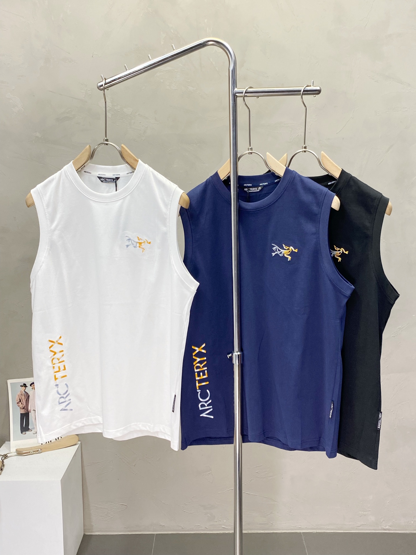 NO:447916,.Arc’teryx Archaeopteryx exclusively offers new original single men’s casual vest vest, high-end customization, high-end version, fashionable and versatile imported fabric, super soft and delicate, skin-friendly and comfortable to wear, high-end boutique, OEM, fine-made top body, very good, men’s essential items, three standards, code M-3XL, arc’teryx, alexander wang19860909.Arc’teryx始祖鸟独家专供新款原单男士休闲坎肩背心 高端定制 高版本 时尚百搭爆款进口面料 手感超柔软细腻 穿着亲肤舒适 高端精品 代工厂精细做上身非常赞 男士必备单品 三标齐全 码数M-3XL,arc'teryx,alexander wang,Men's clothing