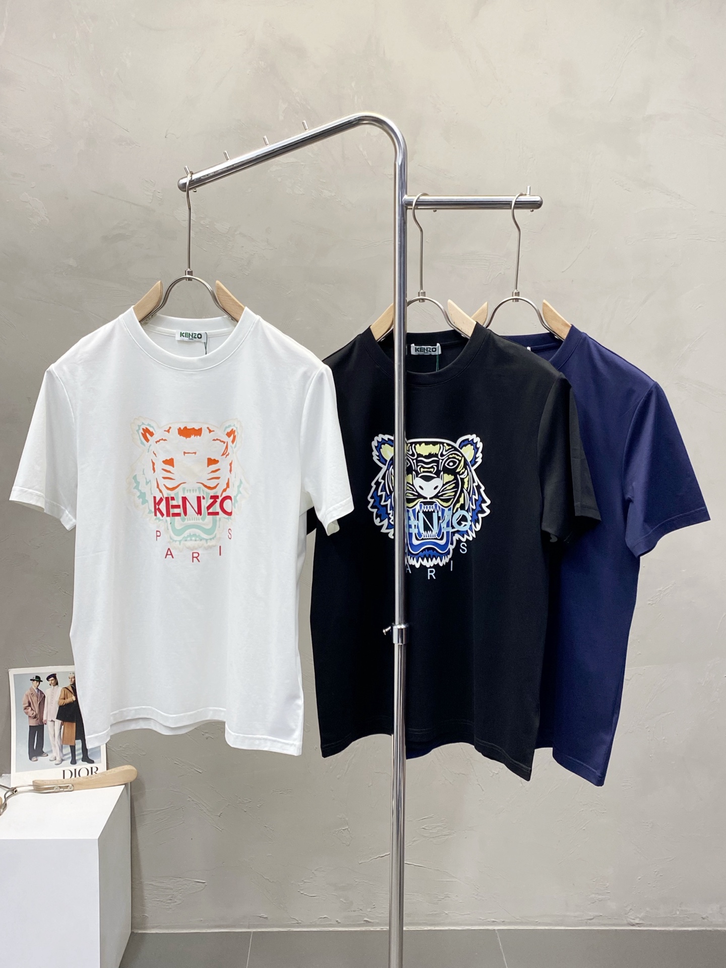 NO:451755,.KENZO exclusively offers new original single men's casual short sleeves, high-end customization, high-end version, fashionable and versatile imported fabric, super soft and delicate, skin-friendly and comfortable to wear, high-end boutique, OEM, fine-made top body, very good, men's essential items, three standards, code M-3XL,, T-shirt, alexander wang19860909.KENZO肯佐独家专供新款原单男士休闲短袖 高端定制 高端版本 时尚百搭爆款进口面料 手感超柔软细腻 穿着亲肤舒适 高端精品 代工厂精细做上身非常赞 男士必备单品 三标齐全 码数M-3XL,,T-shirt,alexander wang,Men's clothing