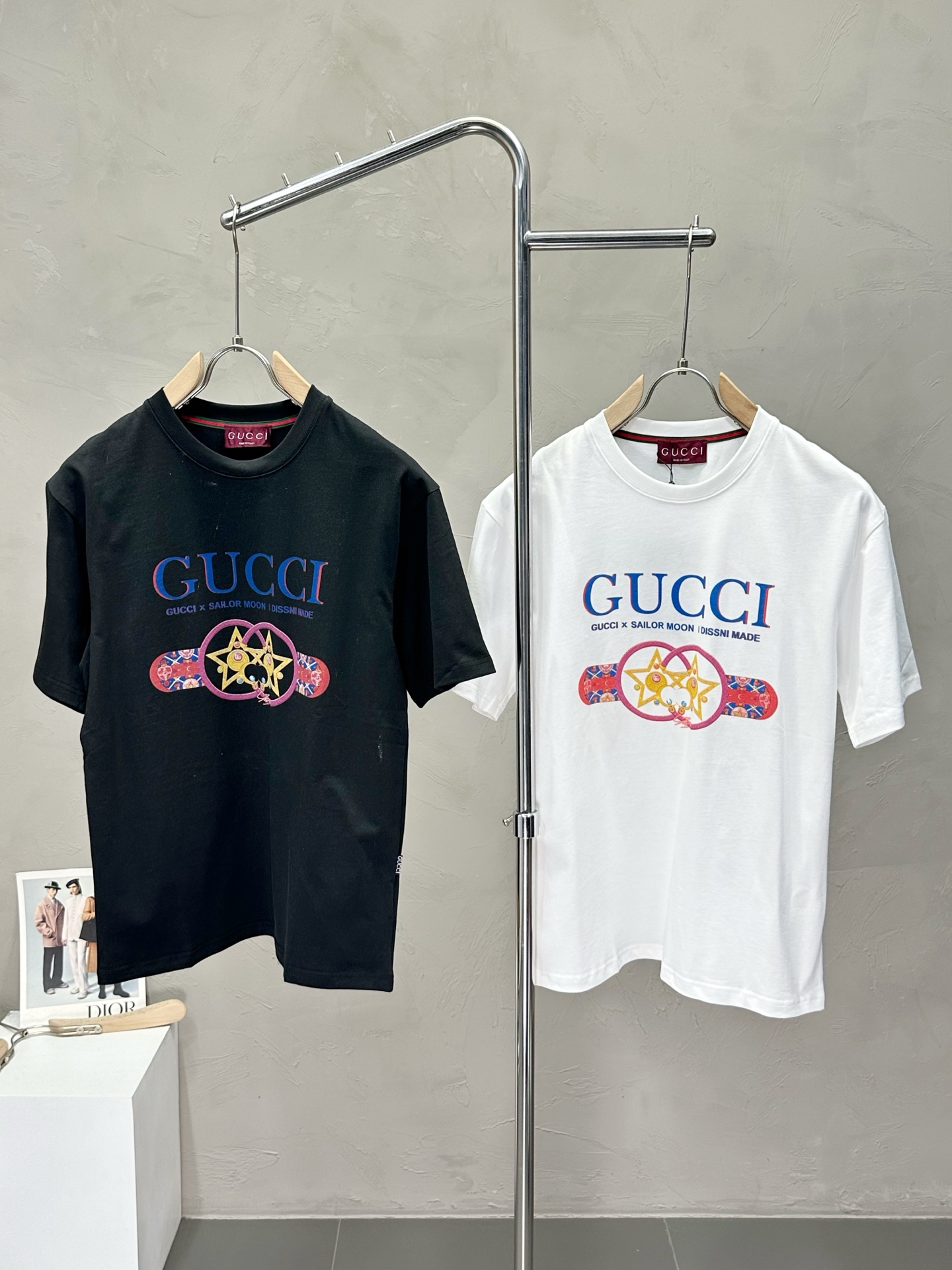 NO:447964,.Gucci exclusively offers new original single men's casual short sleeves, high-end customization, high-end version, fashionable and versatile imported fabric, super soft and delicate, skin-friendly and comfortable to wear, high-end boutique, OEM, fine production, very good for the upper body, men's essential items, complete three standards, code M-3XL,,gucci,gucci,T-shirt,alexander wang19860909.Gucci古驰独家专供新款原单男士休闲短袖 高端定制 高版本 时尚百搭爆款进口面料 手感超柔软细腻 穿着亲肤舒适 高端精品 代工厂精细做上身非常赞 男士必备单品 三标齐全 码数M-3XL,,gucci,gucci,T-shirt,alexander wang,Men's clothing