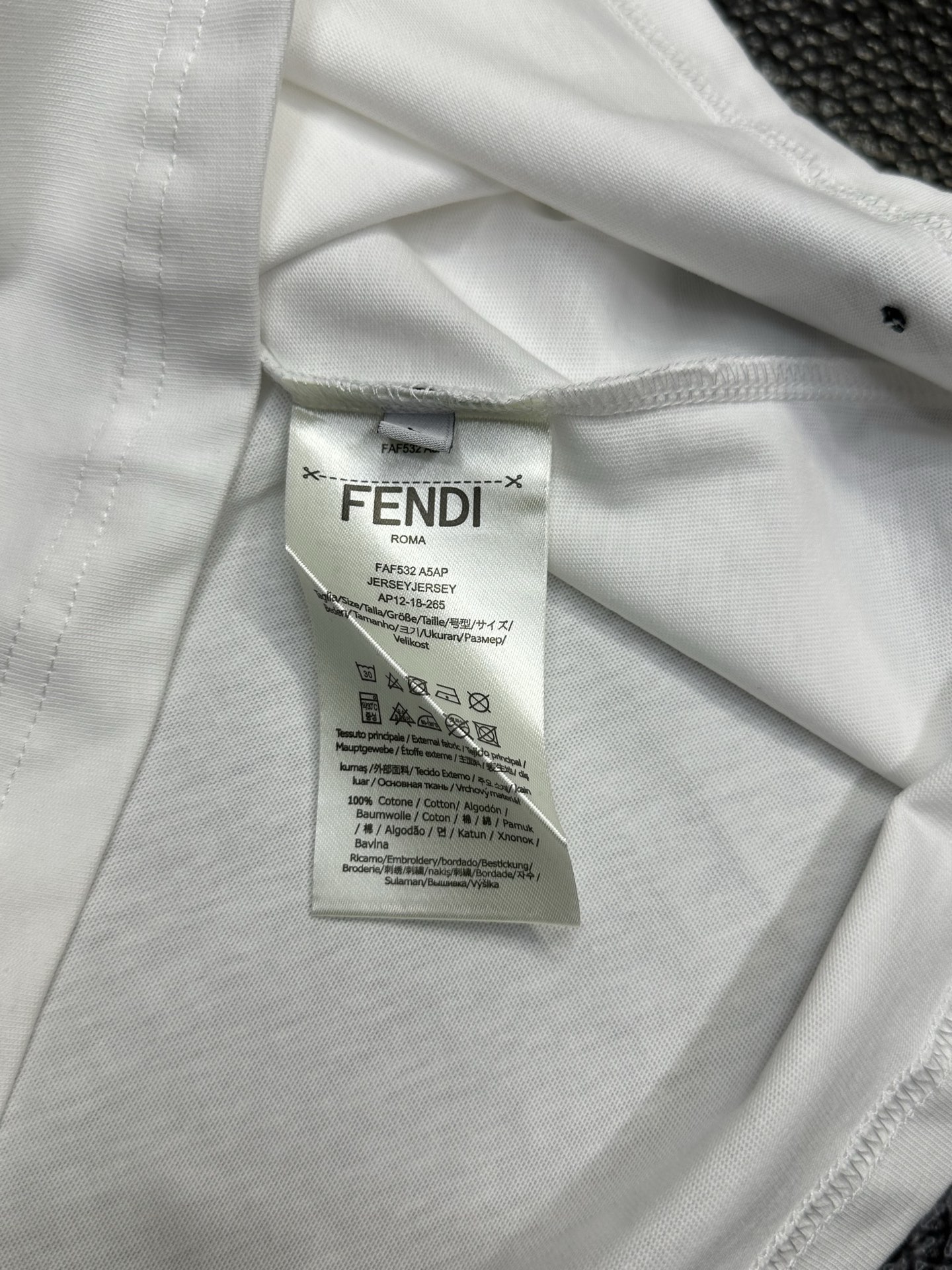 。FENDI芬迪💥独家专供新款原单男士休闲短袖 高端定制 高版本 时尚百搭爆款⚠️⚠️✨✨进口面料 手感