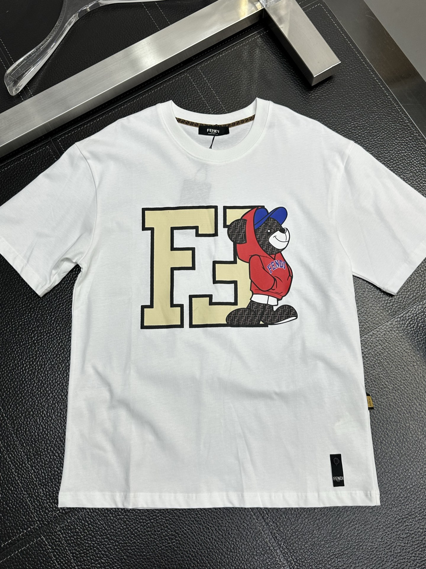 。FENDI芬迪💥独家专供新款原单男士休闲短袖 高端定制 高版本 时尚百搭爆款⚠️⚠️✨✨进口面料 手感