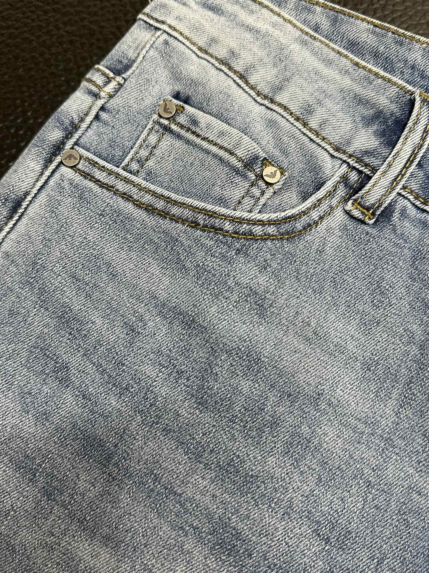 。ARMANI阿玛尼💥独家专供新款休闲牛仔裤👖高端版本 专柜定制面料 透气舒适度高，细节无可挑剔，品牌元