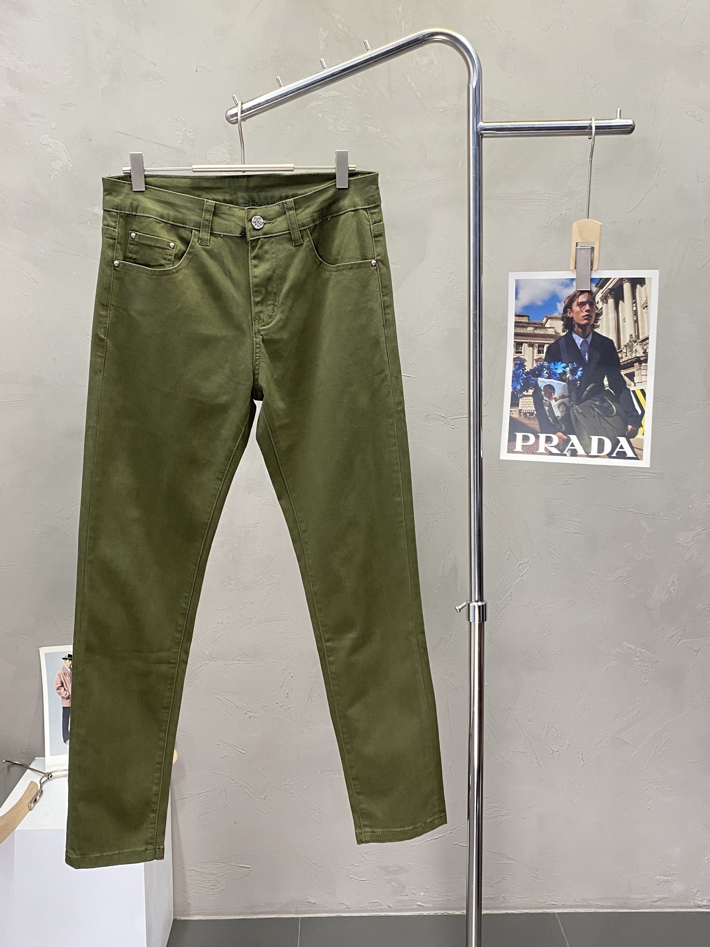 NO:504720,.Louis Vuitton exclusively offers the new high-end version of casual jeans. Customized counter fabrics are breathable and comfortable, impeccable details, and the brand element design concept reflects high quality. The feel is delicate and soft!  It is casually cut, with a great upper body style!  29-38, louis vuitton,louis vuitton,jeans,alexander wang19860909.Louis Vuitton路易威登独家专供新款休闲牛仔裤高端版本 专柜定制面料 透气舒适度高,细节无可挑剔,品牌元素设计理念,体现高品质.手感细腻柔软！呈现休闲裁剪,上身版型超赞！码数29-38,,louis vuitton,louis vuitton,jeans,alexander wang,Men's clothing