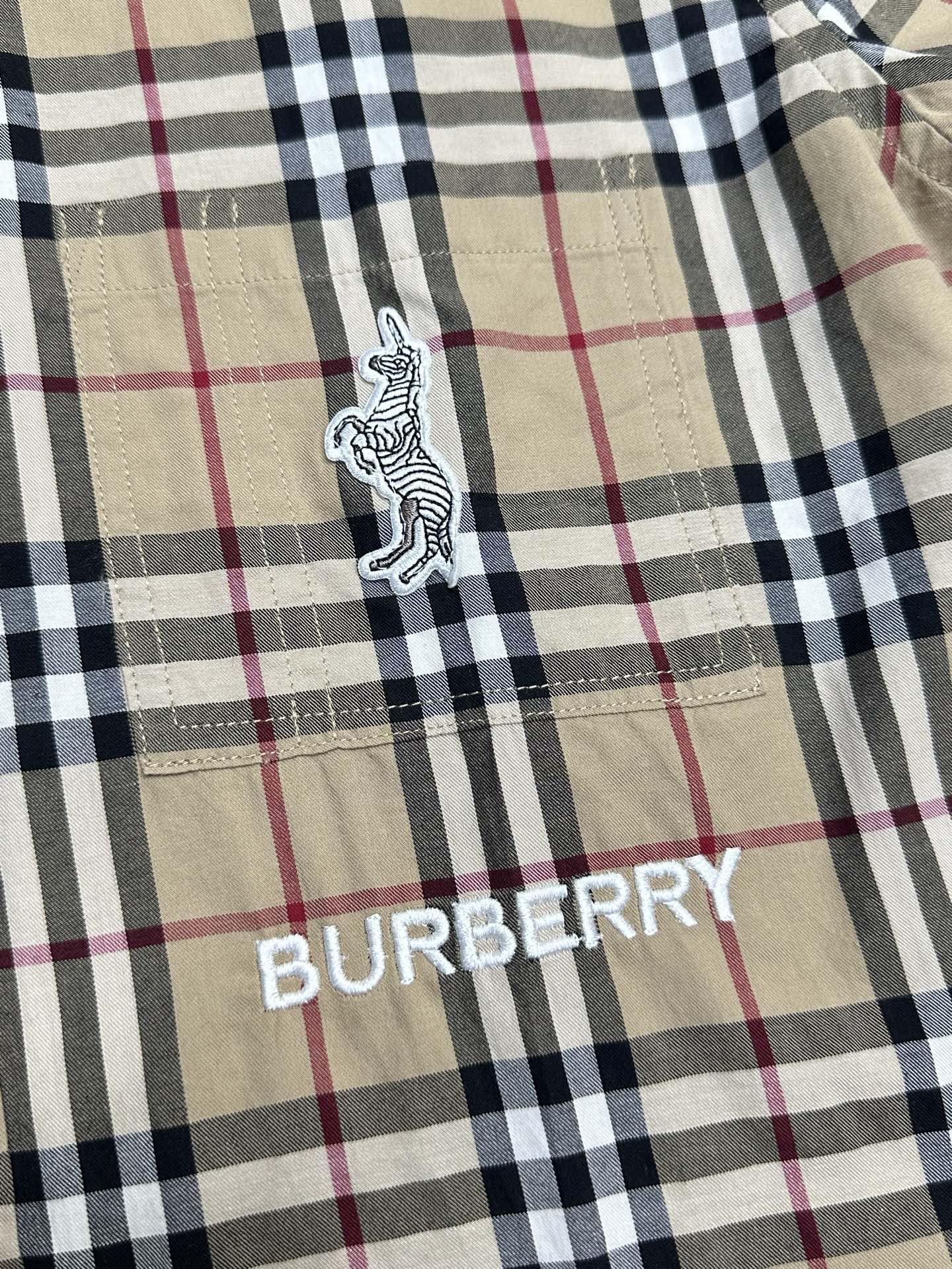 。Burberry巴宝莉💥独家专供新款男士休闲衬衫 高端定制 高端版本 时尚百搭爆款⚠️⚠️✨✨进口面料