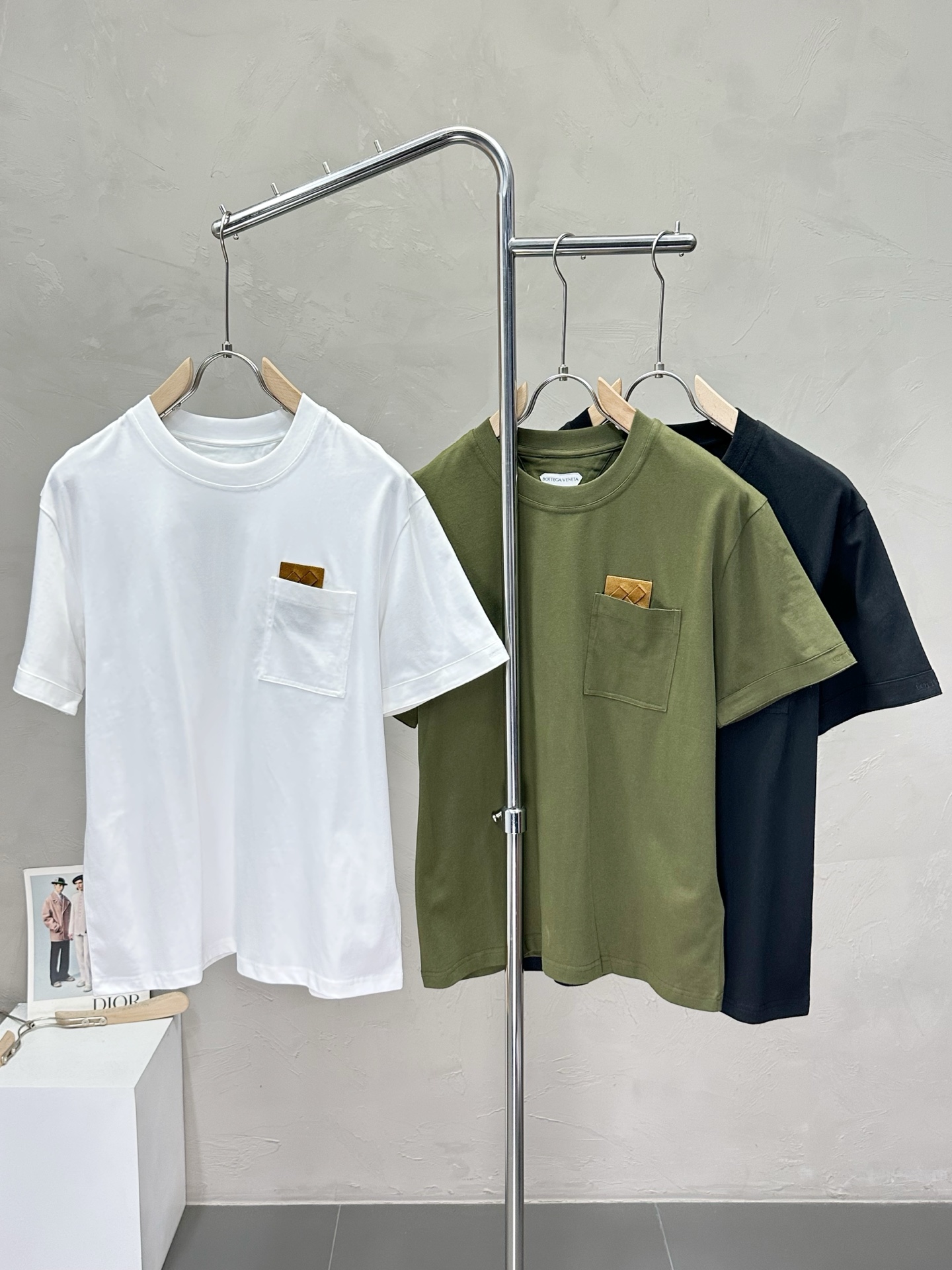 NO:451759,.Bottega Veneta Baodiejia BV exclusively offers new original single men's casual short sleeves, high-end customization, high-end version, fashionable and versatile imported fabric, super soft and delicate, skin-friendly and comfortable to wear, high-end boutique, OEM factory fine-made top body, very good men's essential items, three standards, complete code M-3XL,,bottega veneta,bottega veneta,bottega veneta,t-shirt,alexander wang19860909.Bottega Veneta葆蝶家BV独家专供新款原单男士休闲短袖 高端定制 高端版本 时尚百搭爆款进口面料 手感超柔软细腻 穿着亲肤舒适 高端精品 代工厂精细做上身非常赞 男士必备单品 三标齐全 码数M-3XL,,bottega veneta,bottega veneta,bottega veneta,T-shirt,alexander wang,Men's clothing