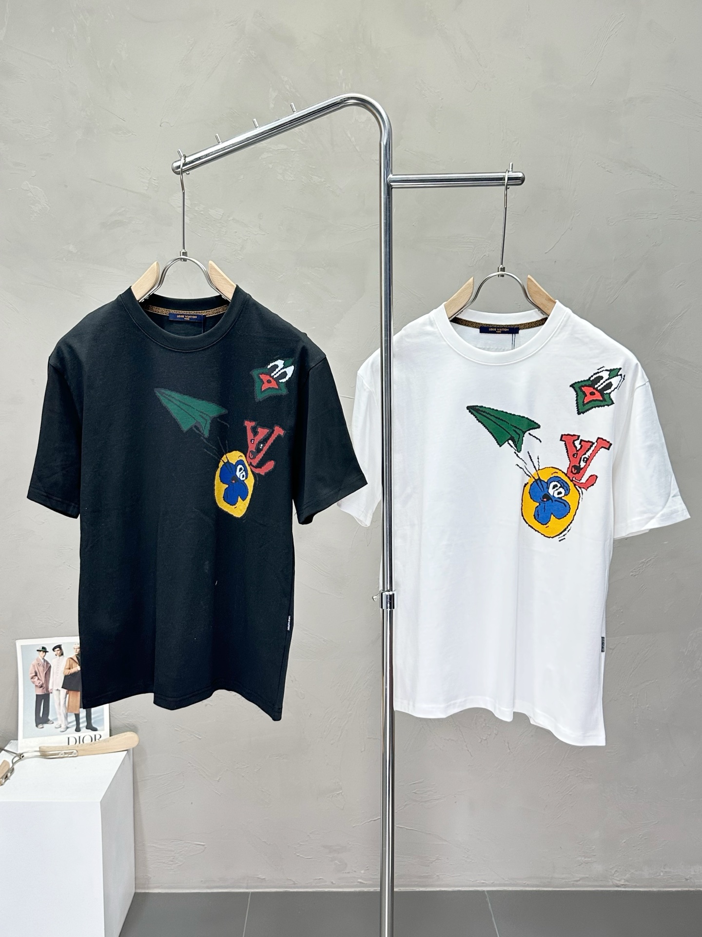 NO:422803,.Louis Vuitton exclusively offers new original single men's casual short sleeves, high-end customization, high-end version, fashionable and versatile imported fabric, super soft and delicate, skin-friendly and comfortable to wear, high-end boutique, OEM, fine-made top body, very good, men's essential items, three standards, complete code M-3XL,,louis vuitton,louis vuitton,T-shirt,alexander wang19860909.Louis Vuitton路易威登独家专供新款原单男士休闲短袖 高端定制 高版本 时尚百搭爆款进口面料 手感超柔软细腻 穿着亲肤舒适 高端精品 代工厂精细做上身非常赞 男士必备单品 三标齐全 码数M-3XL,,louis vuitton,louis vuitton,T-shirt,alexander wang,Men's clothing