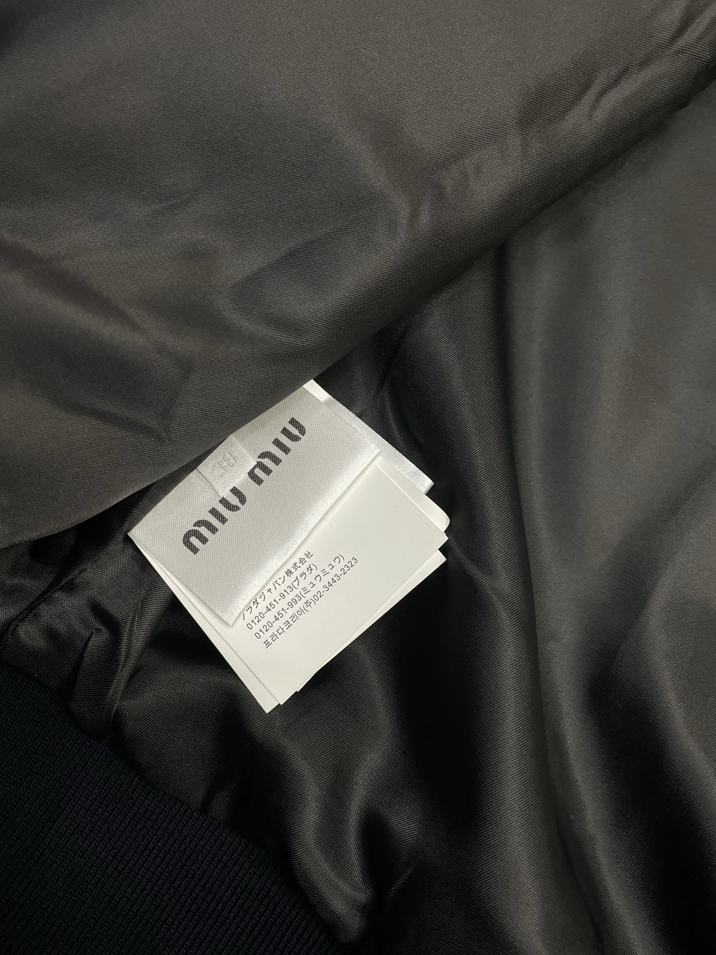 。MIUMIU谬谬💥独家专供新品时尚休闲秋冬翻领外套 进口原版科技面料，柔软舒适，上身舒适透气，亲肤不扎