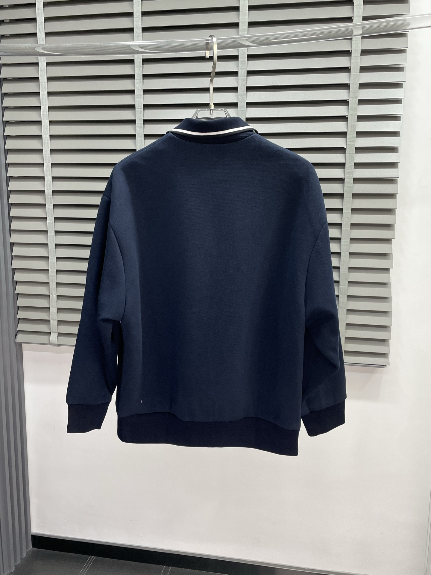 。MIUMIU谬谬💥独家专供新品时尚休闲秋冬翻领外套 进口原版科技面料，柔软舒适，上身舒适透气，亲肤不扎