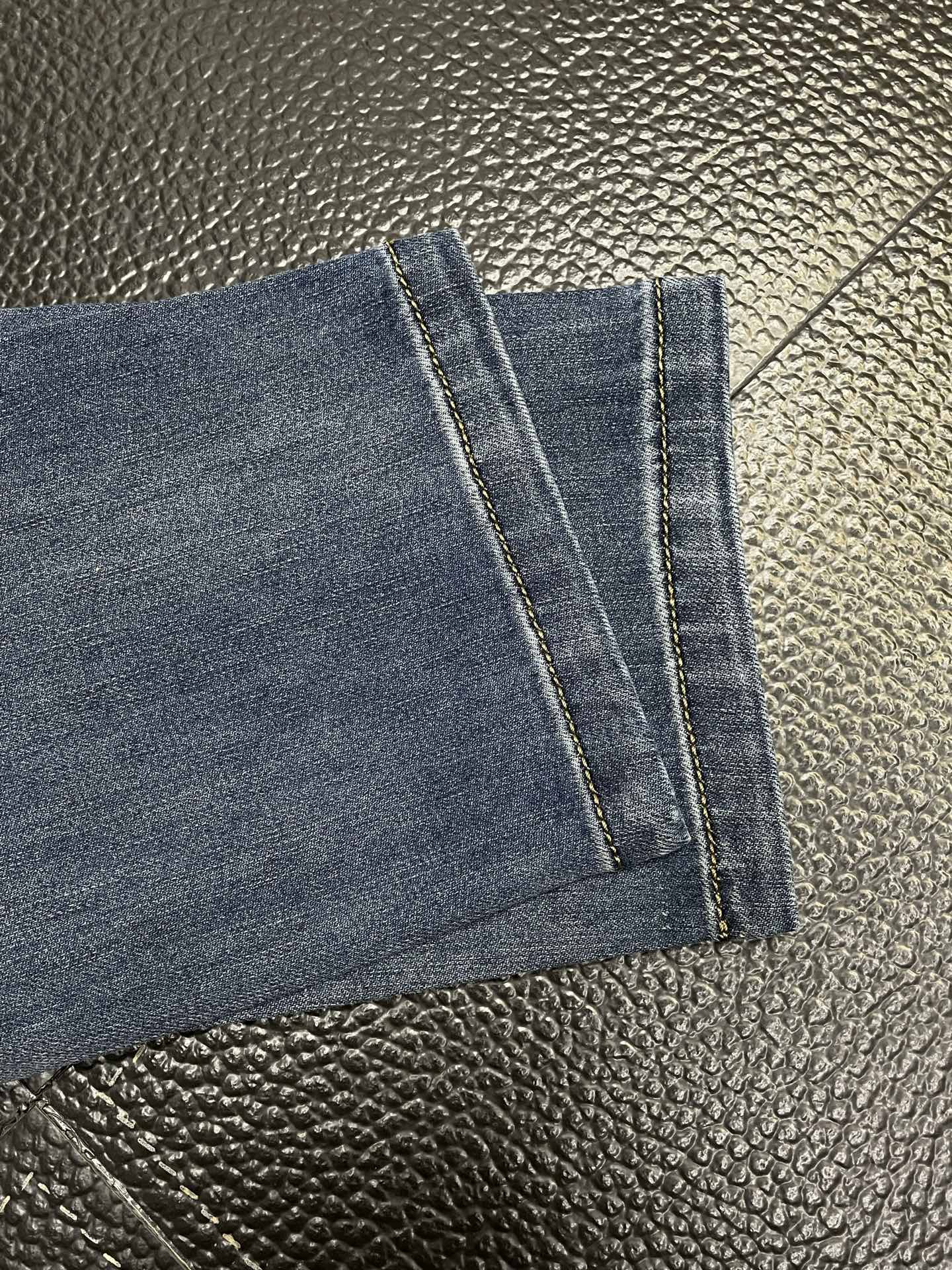 。ZEGNA杰尼亚💥独家专供新款休闲牛仔裤👖高端版本 专柜定制面料 透气舒适度高，细节无可挑剔，品牌元素