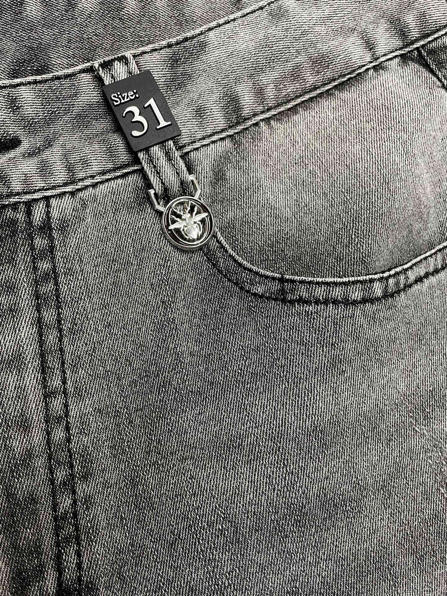 。Dior迪奥💥独家专供新款休闲牛仔裤👖高端版本 专柜定制面料 透气舒适度高，细节无可挑剔，品牌元素设计