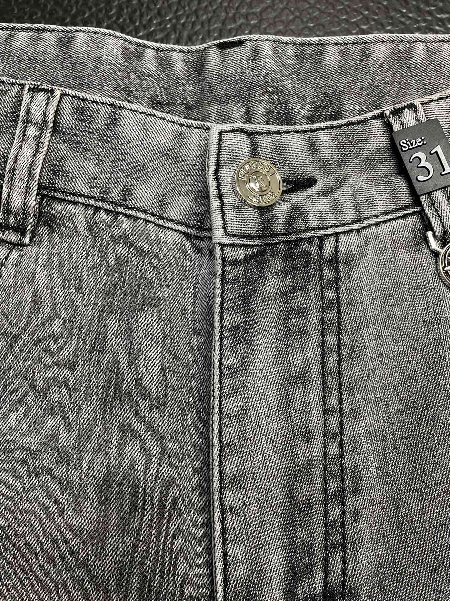 。Dior迪奥💥独家专供新款休闲牛仔裤👖高端版本 专柜定制面料 透气舒适度高，细节无可挑剔，品牌元素设计