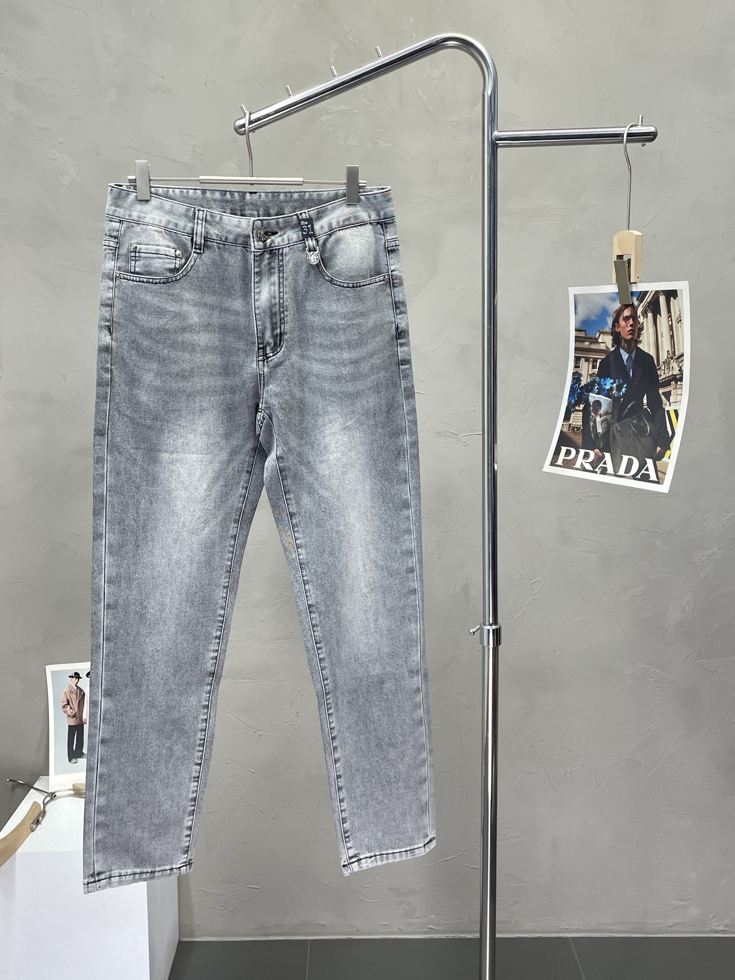 。Dior迪奥💥独家专供新款休闲牛仔裤👖高端版本 专柜定制面料 透气舒适度高，细节无可挑剔，品牌元素设计