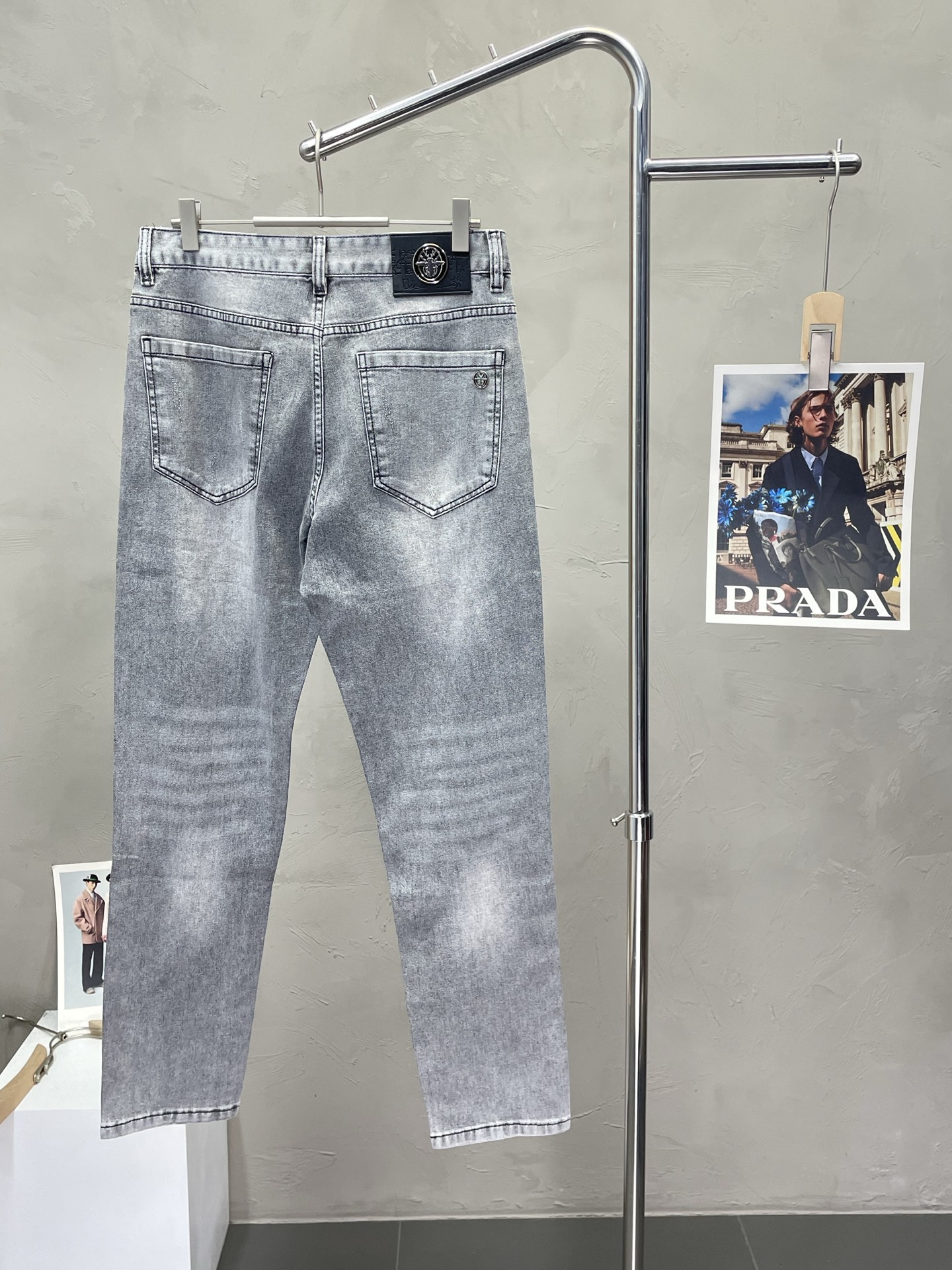 。Dior迪奥💥独家专供新款休闲牛仔裤👖高端版本 专柜定制面料 透气舒适度高，细节无可挑剔，品牌元素设计