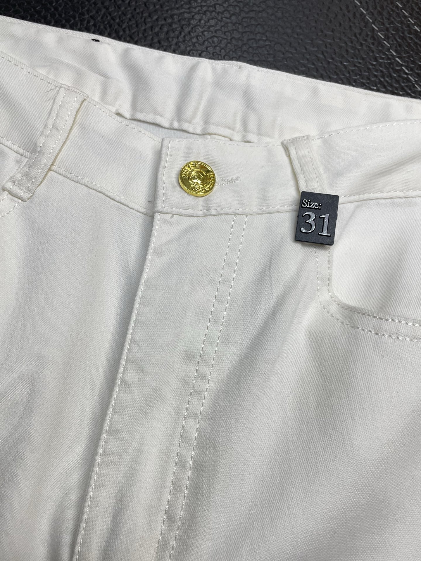 。Burberry巴宝莉💥独家专供新款休闲牛仔裤👖高端版本 专柜定制面料 透气舒适度高，细节无可挑剔，品