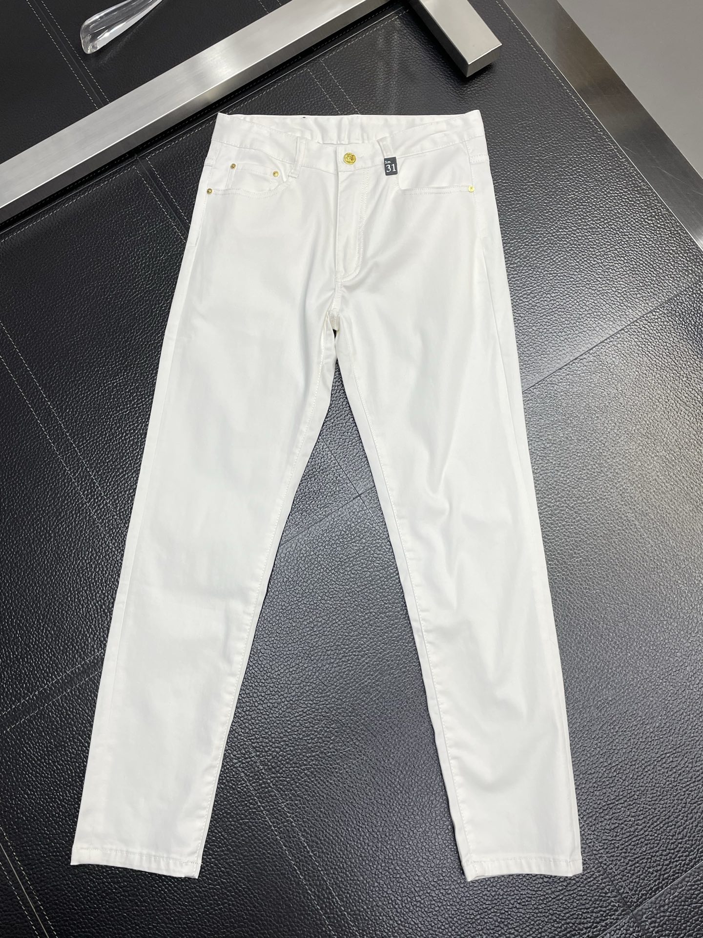 。Burberry巴宝莉💥独家专供新款休闲牛仔裤👖高端版本 专柜定制面料 透气舒适度高，细节无可挑剔，品