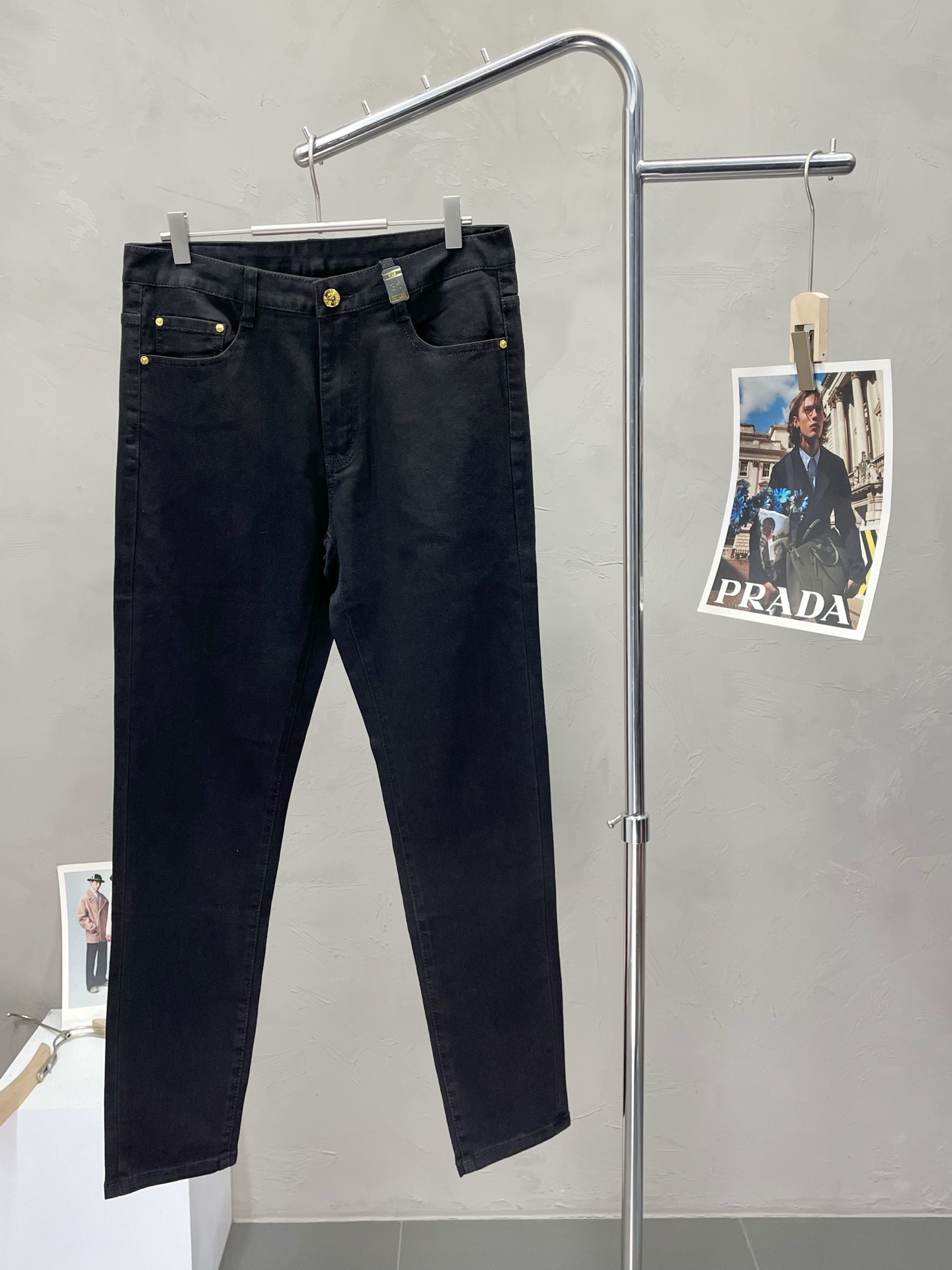 NO:502922,.Louis Vuitton exclusively offers the new high-end version of casual jeans. Customized counter fabrics are breathable and comfortable, impeccable details, and the brand element design concept reflects high quality. The feel is delicate and soft!  It is casually cut, with a great upper body style!  29-38, louis vuitton,louis vuitton,jeans,alexander wang19860909.Louis Vuitton路易威登独家专供新款休闲牛仔裤高端版本 专柜定制面料 透气舒适度高,细节无可挑剔,品牌元素设计理念,体现高品质.手感细腻柔软！呈现休闲裁剪,上身版型超赞！码数29-38,,louis vuitton,louis vuitton,jeans,alexander wang,Men's clothing