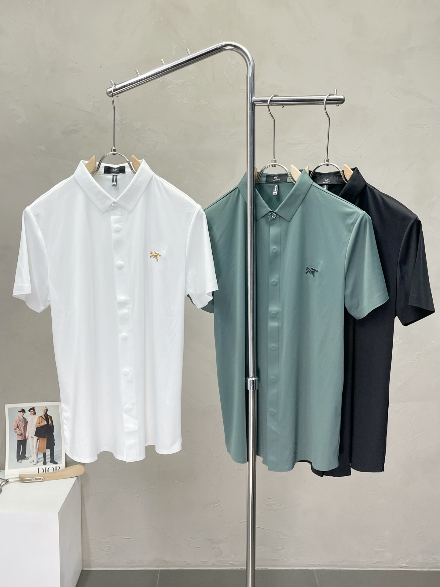 NO:451691,.Arc'teryx Archaeopteryx exclusively offers new spring and summer original single men's casual short sleeves, high-end customization, high-end version, fashionable and versatile imported fabric, super soft and delicate, skin-friendly and comfortable to wear, high-end boutique, OEM, fine-made, very good for the upper body, men's essential items, three standards, 48-58, arc'teryx, T-shirt, alexander wang19860909.Arc'teryx始祖鸟独家专供新款春夏原单男士休闲短袖 高端定制 高端版本 时尚百搭爆款进口面料 手感超柔软细腻 穿着亲肤舒适 高端精品 代工厂精细做上身非常赞 男士必备单品 三标齐全 码数48-58,arc'teryx,T-shirt,alexander wang,Men's clothing