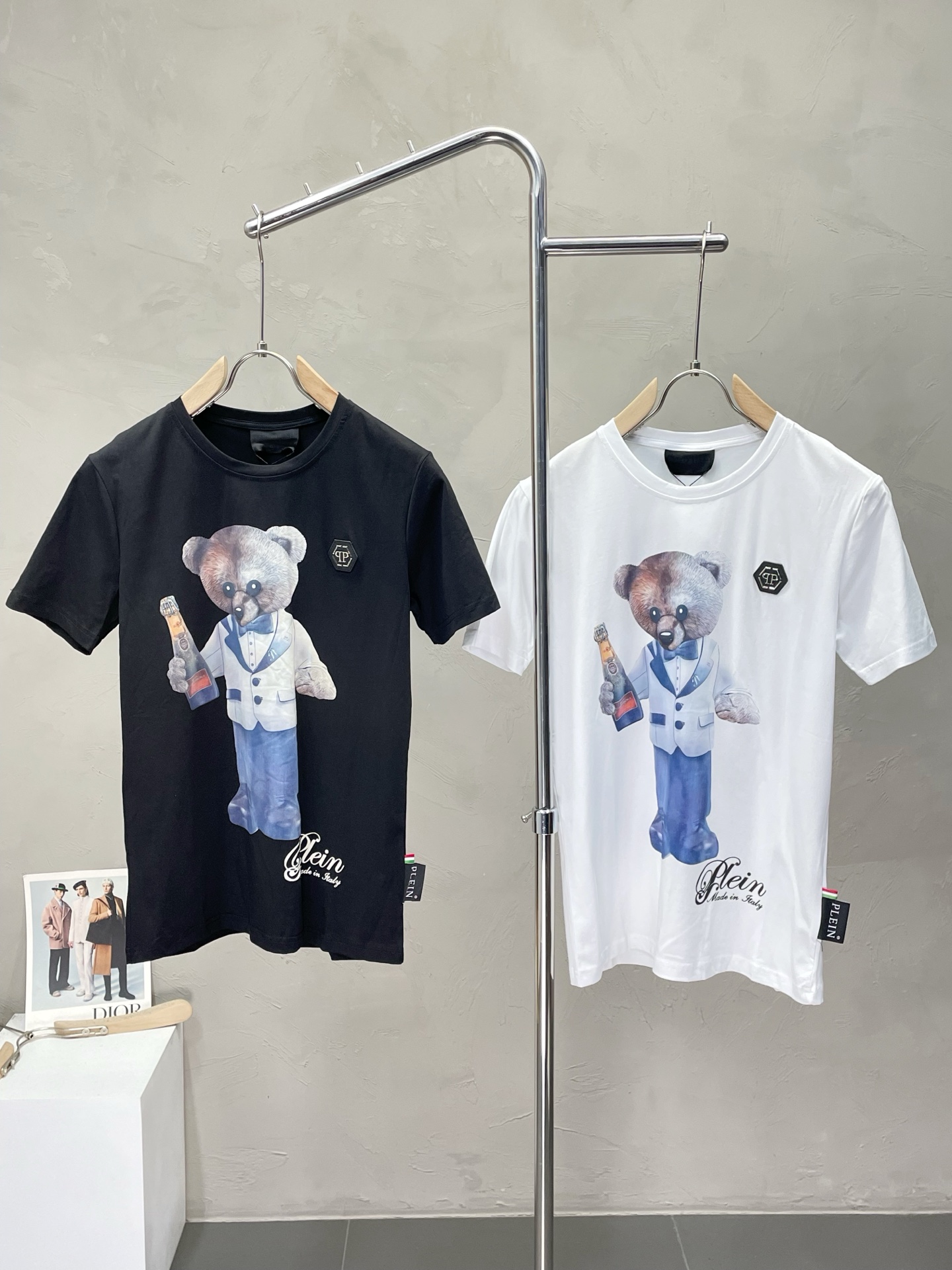 NO:422922,.PHILIPP PLEPN Philip PLEPN exclusively supplies new original single men's casual short sleeves, high-end customization, high-end version, fashionable and versatile imported fabric, super soft and delicate, skin-friendly and comfortable to wear, high-end boutique, OEM, fine production, very good for the top body, men's essential items, three standards, M-3XL,, PHILIPP PLEIN, T-shirt, alexander wang19860909.PHILIPP PLEPN菲利普·普莱茵独家专供新款原单男士休闲短袖 高端定制 高版本 时尚百搭爆款进口面料 手感超柔软细腻 穿着亲肤舒适 高端精品 代工厂精细做上身非常赞 男士必备单品 三标齐全 码数M-3XL,,PHILIPP PLEIN,T-shirt,alexander wang,Men's clothing