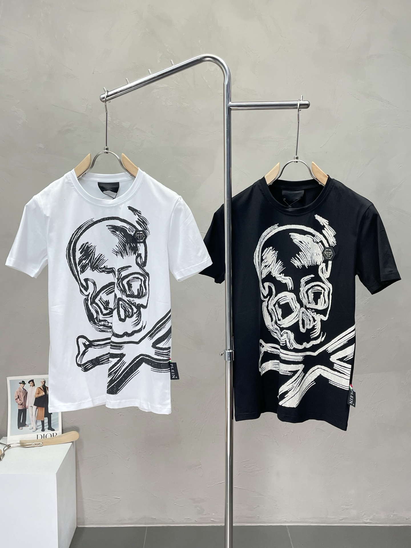 NO:426301,.PHILIPP PLEPN Philip PLEPN exclusively supplies new original single men's casual short sleeves, high-end customization, high-end version, fashionable and versatile imported fabric, super soft and delicate, skin-friendly and comfortable to wear, high-end boutique, OEM, fine production, very good for the top body, men's essential items, three standards, M-3XL,, PHILIPP PLEIN, T-shirt, alexander wang19860909.PHILIPP PLEPN菲利普·普莱茵独家专供新款原单男士休闲短袖 高端定制 高版本 时尚百搭爆款进口面料 手感超柔软细腻 穿着亲肤舒适 高端精品 代工厂精细做上身非常赞 男士必备单品 三标齐全 码数M-3XL,,PHILIPP PLEIN,T-shirt,alexander wang,Men's clothing