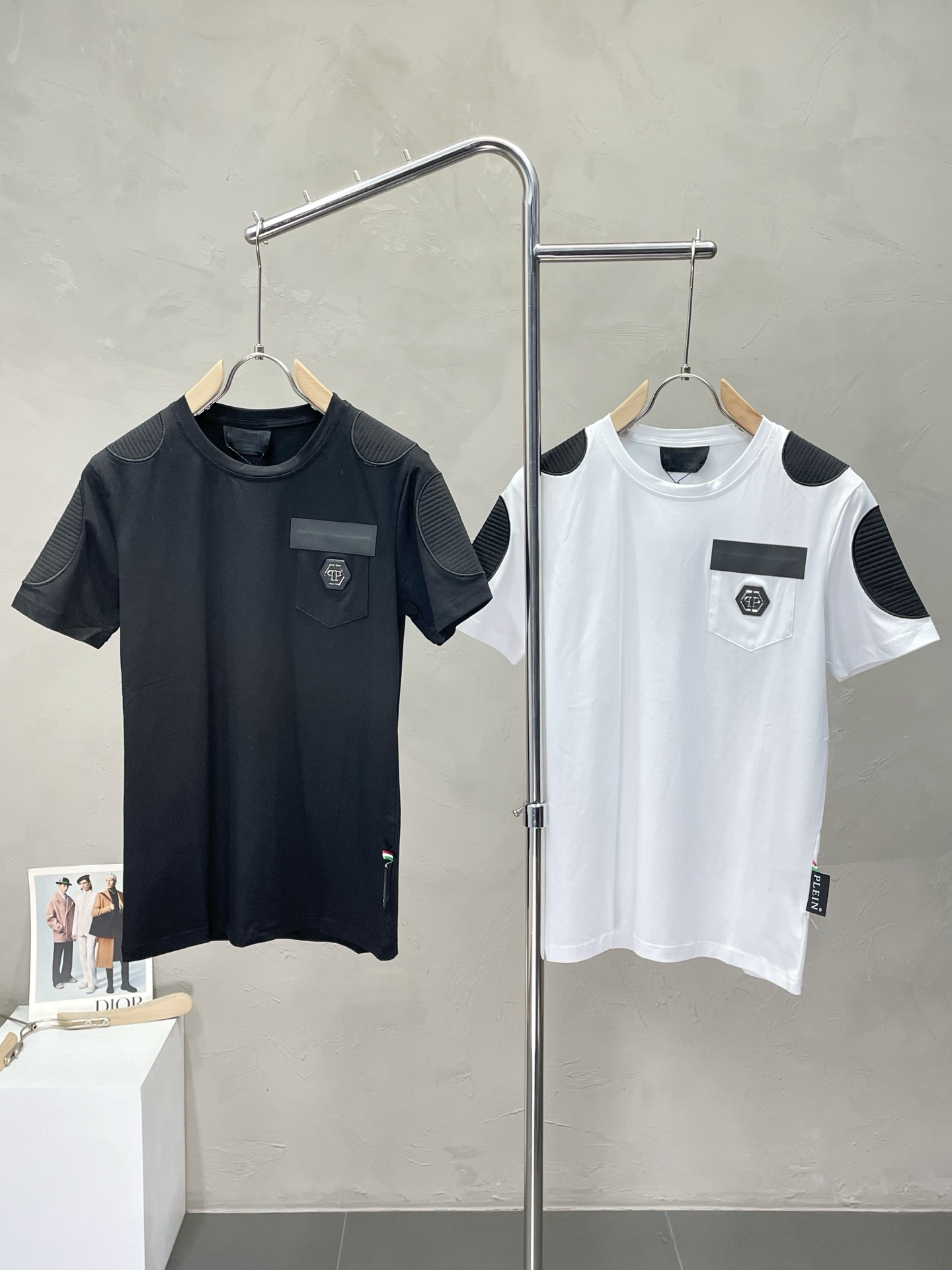 NO:422927,.PHILIPP PLEPN Philip PLEPN exclusively supplies new original single men's casual short sleeves, high-end customization, high-end version, fashionable and versatile imported fabric, super soft and delicate, skin-friendly and comfortable to wear, high-end boutique, OEM, fine production, very good for the top body, men's essential items, three standards, M-3XL,, PHILIPP PLEIN, T-shirt, alexander wang19860909.PHILIPP PLEPN菲利普·普莱茵独家专供新款原单男士休闲短袖 高端定制 高版本 时尚百搭爆款进口面料 手感超柔软细腻 穿着亲肤舒适 高端精品 代工厂精细做上身非常赞 男士必备单品 三标齐全 码数M-3XL,,PHILIPP PLEIN,T-shirt,alexander wang,Men's clothing