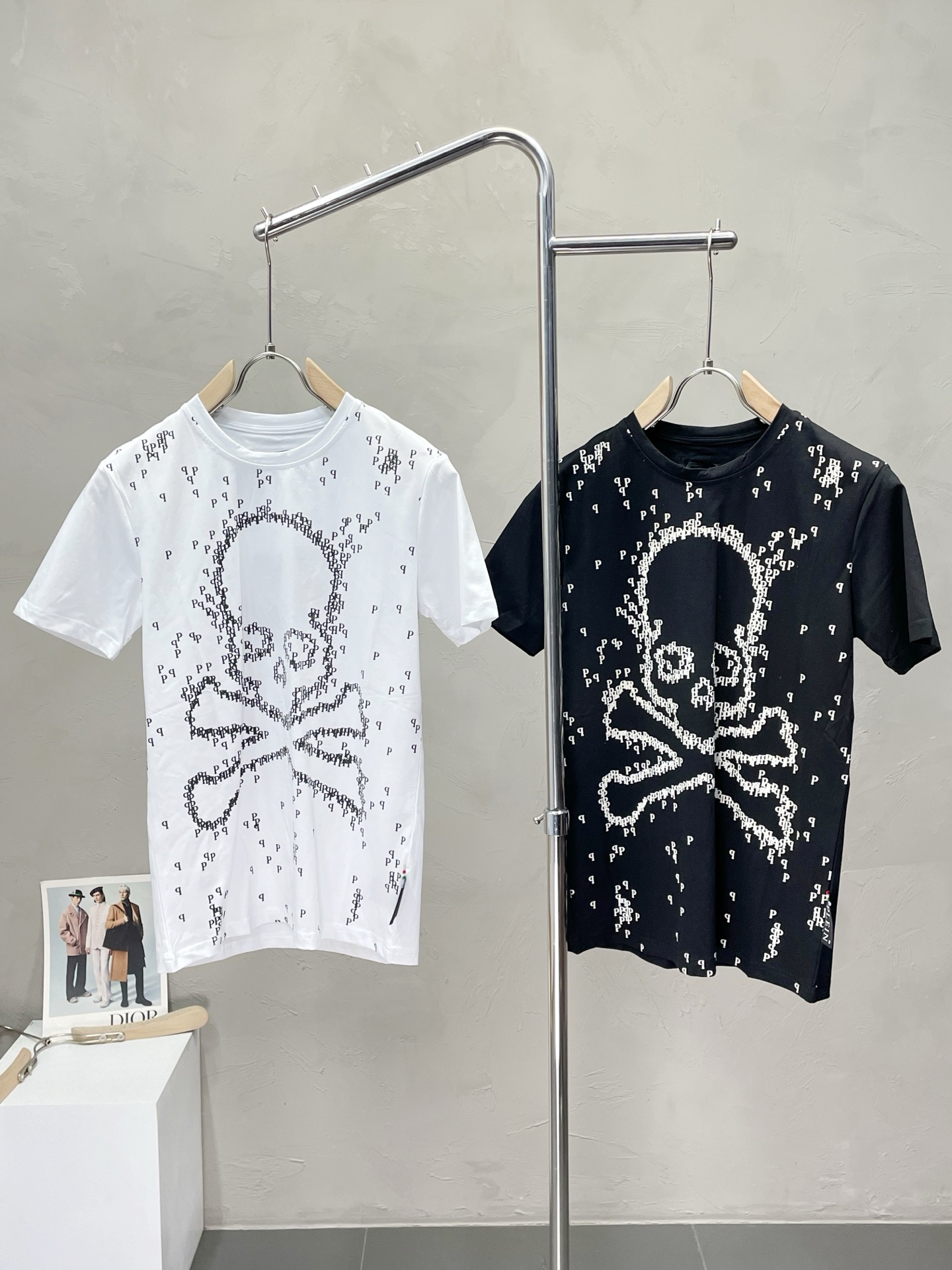 NO:426243,.PHILIPP PLEPN Philip PLEPN exclusively supplies new original single men's casual short sleeves, high-end customization, high-end version, fashionable and versatile imported fabric, super soft and delicate, skin-friendly and comfortable to wear, high-end boutique, OEM, fine production, very good for the top body, men's essential items, three standards, M-3XL,, PHILIPP PLEIN, T-shirt, alexander wang19860909.PHILIPP PLEPN菲利普·普莱茵独家专供新款原单男士休闲短袖 高端定制 高版本 时尚百搭爆款进口面料 手感超柔软细腻 穿着亲肤舒适 高端精品 代工厂精细做上身非常赞 男士必备单品 三标齐全 码数M-3XL,,PHILIPP PLEIN,T-shirt,alexander wang,Men's clothing