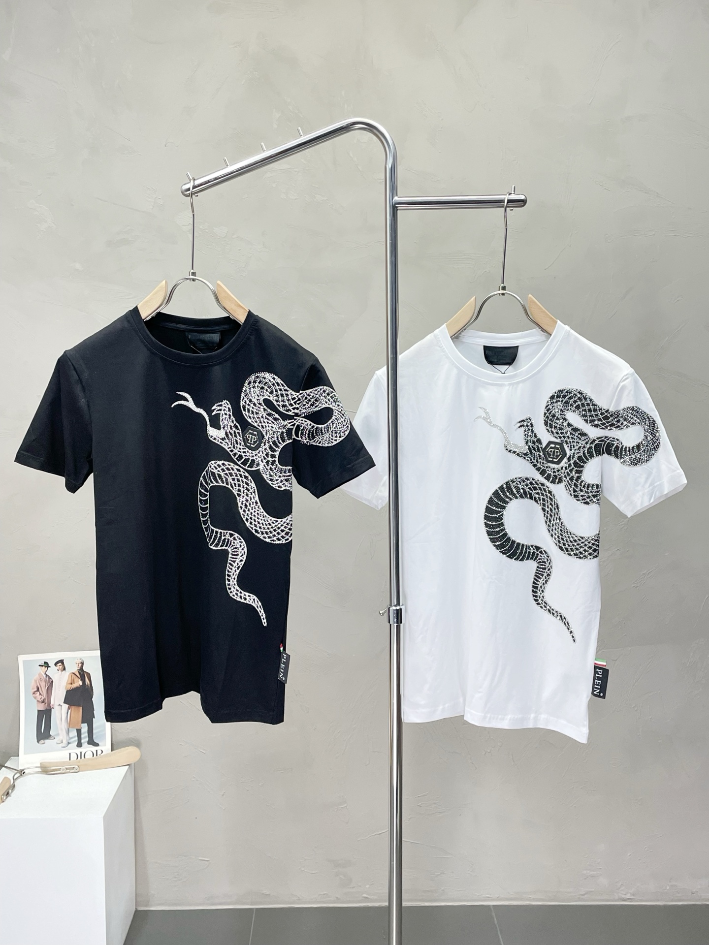 NO:451684,.PHILIPP PLEPN Philip PLEPN exclusively supplies new original single men's casual short sleeves, high-end customization, high-end version, fashionable and versatile imported fabric, super soft and delicate, skin-friendly and comfortable to wear, high-end boutique, OEM, fine production, very good for the top body, men's essential items, three standards, M-3XL,, PHILIPP PLEIN, T-shirt, alexander wang19860909.PHILIPP PLEPN菲利普·普莱茵独家专供新款原单男士休闲短袖 高端定制 高版本 时尚百搭爆款进口面料 手感超柔软细腻 穿着亲肤舒适 高端精品 代工厂精细做上身非常赞 男士必备单品 三标齐全 码数M-3XL,,PHILIPP PLEIN,T-shirt,alexander wang,Men's clothing