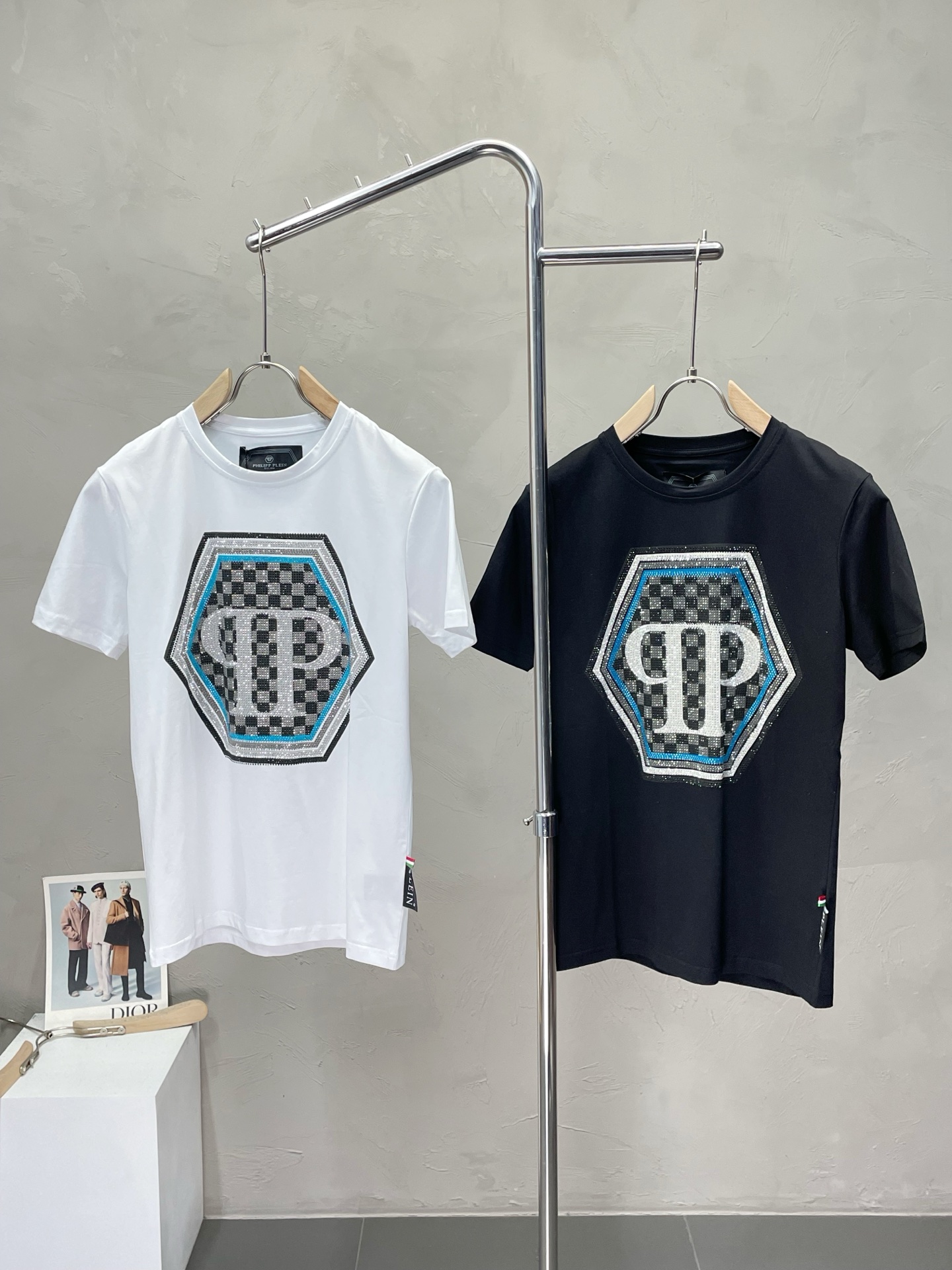 NO:451764,.PHILIPP PLEPN Philip PLEPN exclusively supplies new original single men's casual short sleeves, high-end customization, high-end version, fashionable and versatile imported fabric, super soft and delicate, skin-friendly and comfortable to wear, high-end boutique, OEM, fine production, very good for the top body, men's essential items, three standards, M-3XL,, PHILIPP PLEIN, T-shirt, alexander wang19860909.PHILIPP PLEPN菲利普·普莱茵独家专供新款原单男士休闲短袖 高端定制 高版本 时尚百搭爆款进口面料 手感超柔软细腻 穿着亲肤舒适 高端精品 代工厂精细做上身非常赞 男士必备单品 三标齐全 码数M-3XL,,PHILIPP PLEIN,T-shirt,alexander wang,Men's clothing