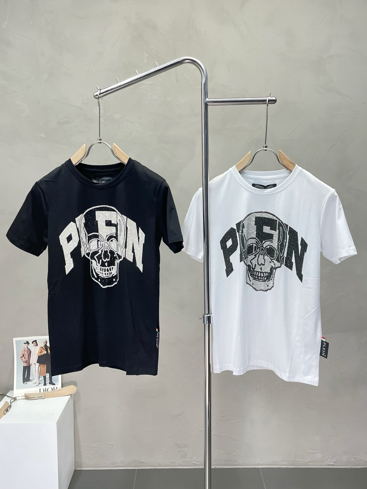 NO:422814,.PHILIPP PLEPN Philip PLEPN exclusively supplies new original single men's casual short sleeves, high-end customization, high-end version, fashionable and versatile imported fabric, super soft and delicate, skin-friendly and comfortable to wear, high-end boutique, OEM, fine production, very good for the top body, men's essential items, three standards, M-3XL,, PHILIPP PLEIN, T-shirt, alexander wang19860909.PHILIPP PLEPN菲利普·普莱茵独家专供新款原单男士休闲短袖 高端定制 高版本 时尚百搭爆款进口面料 手感超柔软细腻 穿着亲肤舒适 高端精品 代工厂精细做上身非常赞 男士必备单品 三标齐全 码数M-3XL,,PHILIPP PLEIN,T-shirt,alexander wang,Men's clothing