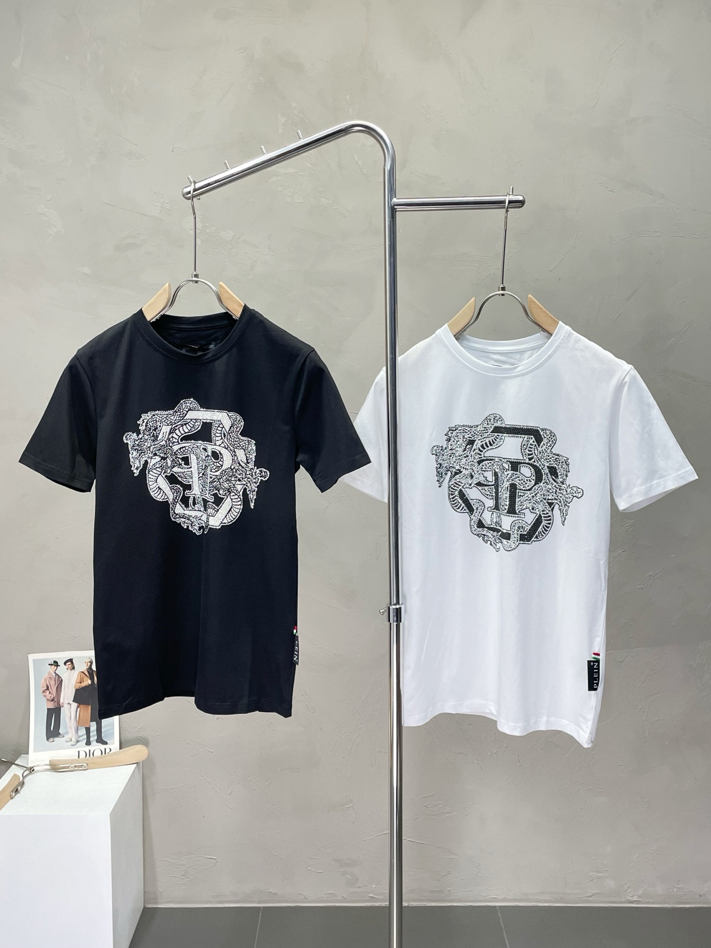 NO:451726,.PHILIPP PLEPN Philip PLEPN exclusively supplies new original single men's casual short sleeves, high-end customization, high-end version, fashionable and versatile imported fabric, super soft and delicate, skin-friendly and comfortable to wear, high-end boutique, OEM, fine production, very good for the top body, men's essential items, three standards, M-3XL,, PHILIPP PLEIN, T-shirt, alexander wang19860909.PHILIPP PLEPN菲利普·普莱茵独家专供新款原单男士休闲短袖 高端定制 高版本 时尚百搭爆款进口面料 手感超柔软细腻 穿着亲肤舒适 高端精品 代工厂精细做上身非常赞 男士必备单品 三标齐全 码数M-3XL,,PHILIPP PLEIN,T-shirt,alexander wang,Men's clothing