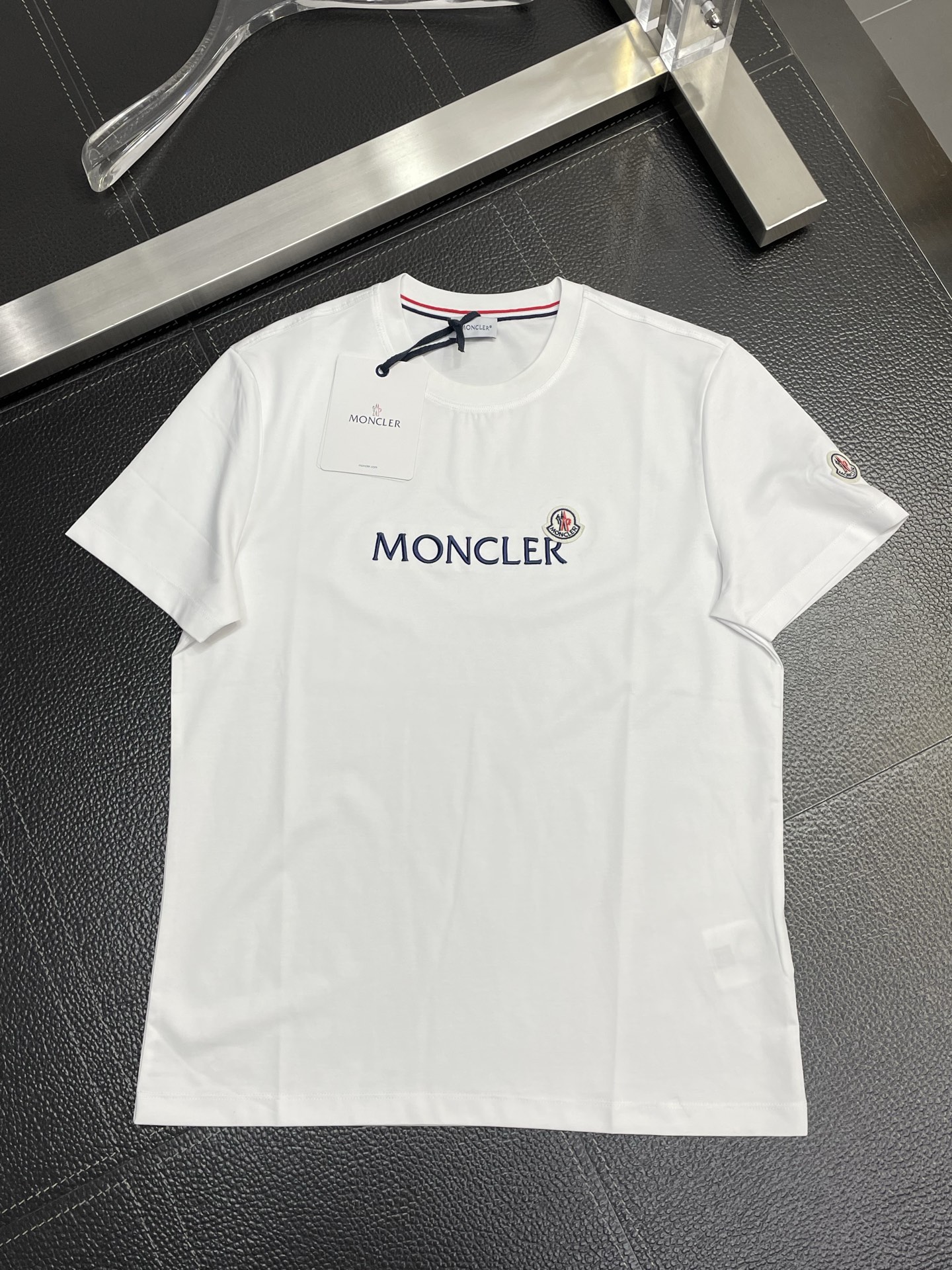 。Moncler蒙口💥独家专供新款男士休闲短袖 高端定制 高端版本 时尚百搭爆款⚠️⚠️✨✨进口面料 手