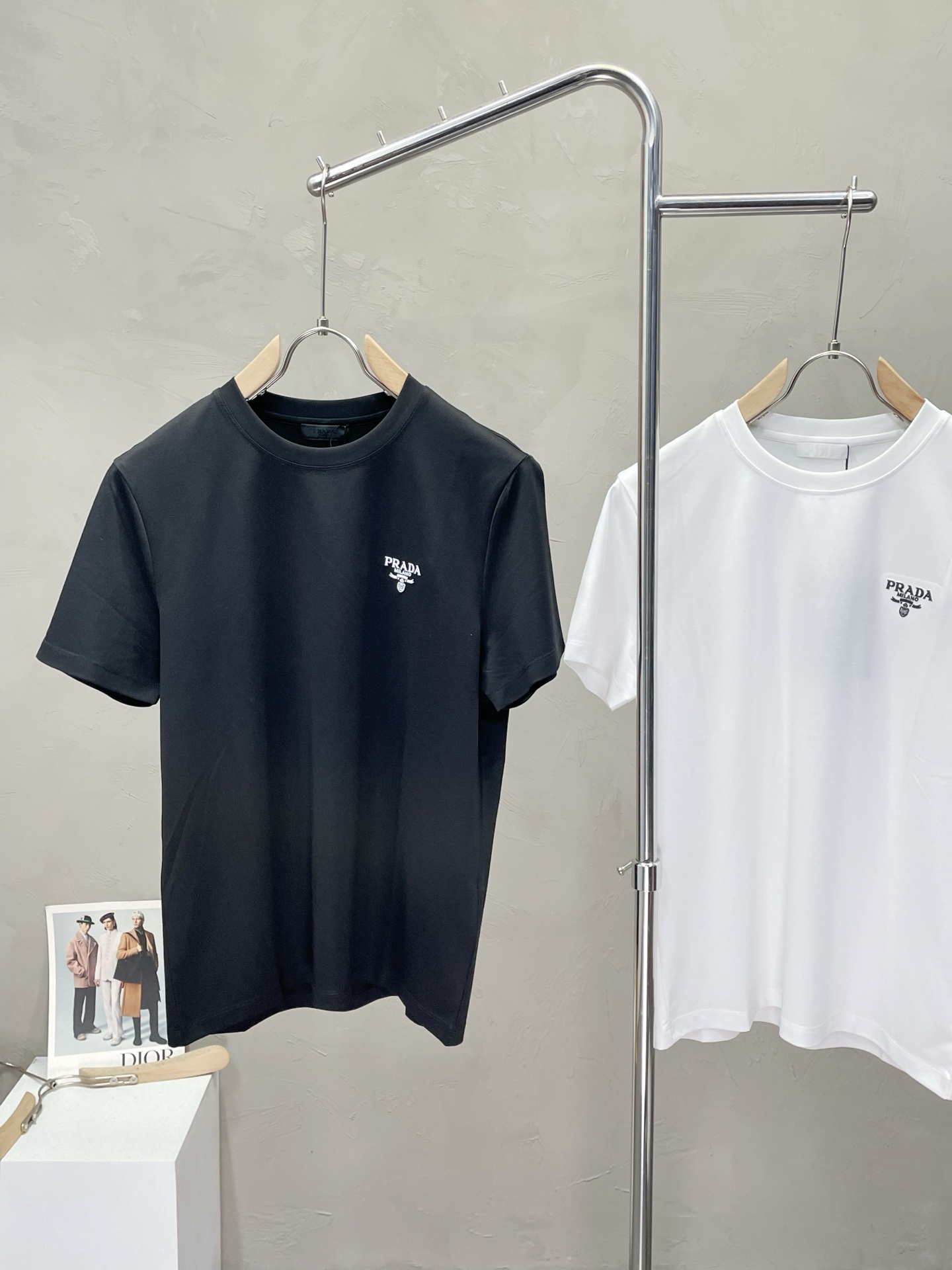 。Prada普拉达💥独家专供新款男士休闲短袖 高端定制 高端版本 时尚百搭爆款⚠️⚠️✨✨进口面料 手感