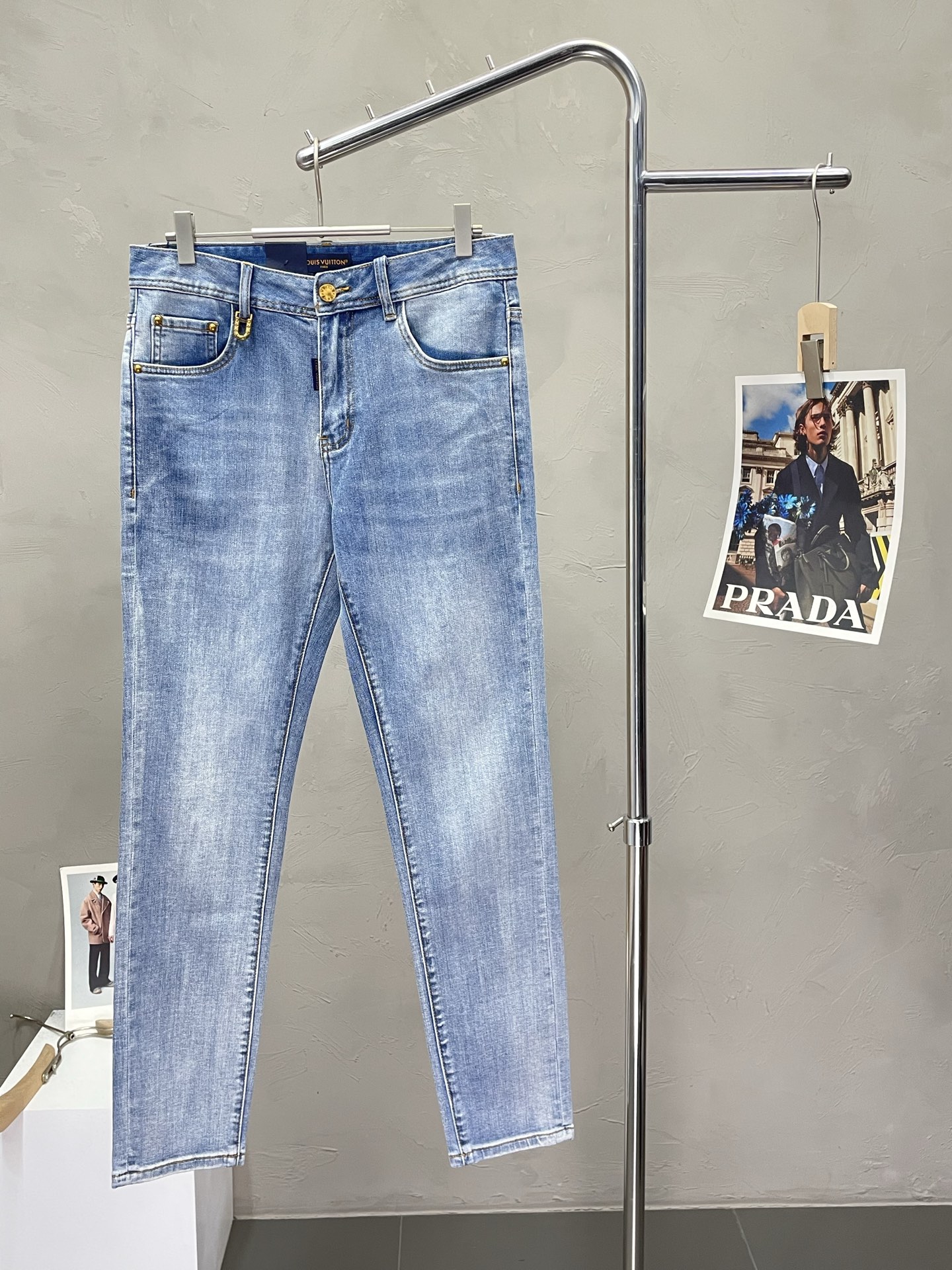 NO:426193,.Louis Vuitton exclusively for the new high-end version of jeans!  Customized fabrics for counters are breathable and comfortable, with impeccable details, and the brand element design concept reflects high quality. The feel is delicate and soft!  It is casually cut, with a great upper body style!  Number of codes 28-38 (no 35.37), louis vuitton,louis vuitton,jeans,alexander wang19860909.Louis Vuitton路易威登独家专供新款牛仔裤高端版本！专柜定制面料 透气舒适度高,细节无可挑剔,品牌元素设计理念,体现高品质.手感细腻柔软！呈现休闲裁剪,上身版型超赞！码数28-38（无35.37）,,louis vuitton,louis vuitton,jeans,alexander wang,Men's clothing