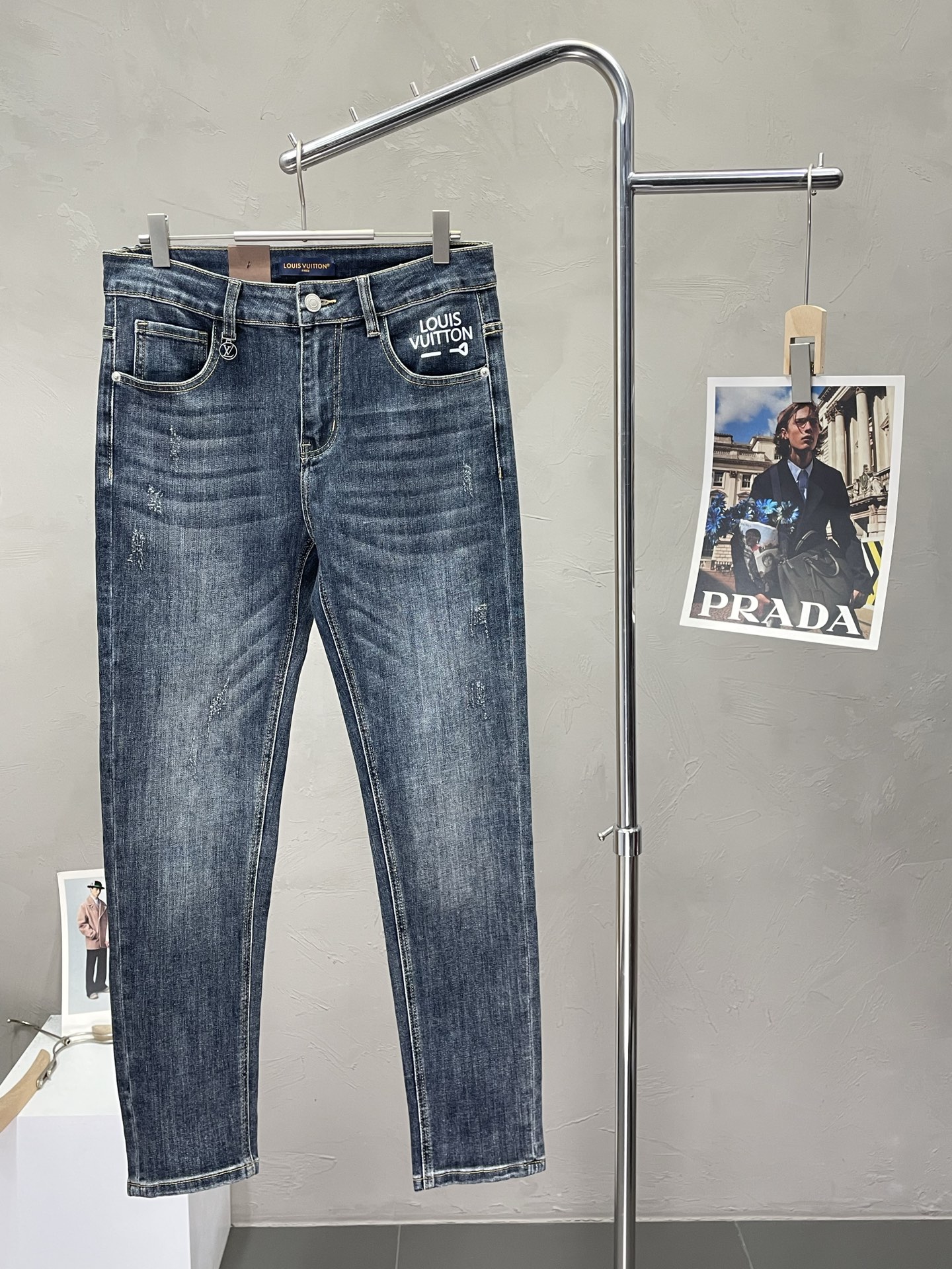 NO:422857,.Louis Vuitton exclusively for the new high-end version of jeans!  Customized fabrics for counters are breathable and comfortable, with impeccable details, and the brand element design concept reflects high quality. The feel is delicate and soft!  It is casually cut, with a great upper body style!  Number of codes 28-38 (no 35.37), louis vuitton,louis vuitton,jeans,alexander wang19860909.Louis Vuitton路易威登独家专供新款牛仔裤高端版本！专柜定制面料 透气舒适度高,细节无可挑剔,品牌元素设计理念,体现高品质.手感细腻柔软！呈现休闲裁剪,上身版型超赞！码数28-38（无35.37）,,louis vuitton,louis vuitton,jeans,alexander wang,Men's clothing