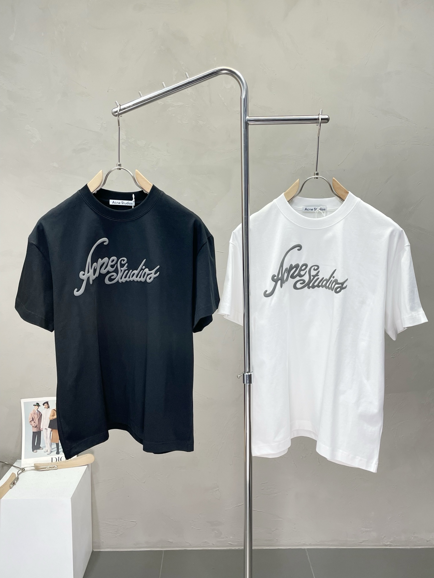 NO:426283,.Acne Studios exclusively offers new original single men's casual short sleeves, high-end customization, high-end version, fashionable and versatile imported fabric, super soft and delicate, skin-friendly and comfortable to wear, high-end boutique, OEM, fine-made top body, very good, men's essential items, complete three standards, S-XL,,acne studios,dior, T-shirt, alexander wang19860909.Acne Studios独家专供新款原单男士休闲短袖 高端定制 高版本 时尚百搭爆款进口面料 手感超柔软细腻 穿着亲肤舒适 高端精品 代工厂精细做上身非常赞 男士必备单品 三标齐全 码数S-XL,,acne studios,dior,T-shirt,alexander wang,Men's clothing