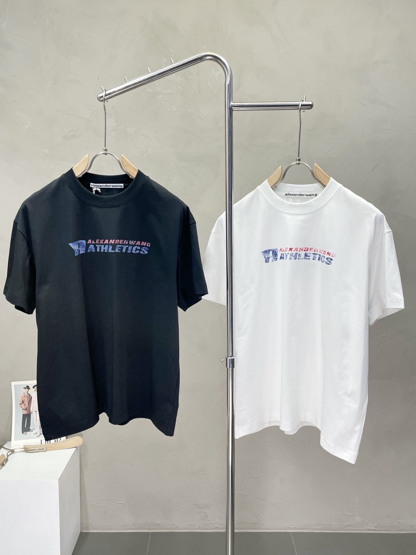 NO:422897,.Alexanderwang Alexanderwang exclusively supplies new original single men's casual short sleeves, high-end customization, high-end version, fashionable and versatile imported fabric, super soft and delicate, skin-friendly and comfortable to wear, high-end boutique, OEM factory fine-made top body very good, men's essential items, complete three standards, S-XL, alexander wang, T-shirt, alexander wang19860909.Alexanderwang亚历山大王独家专供新款原单男士休闲短袖 高端定制 高版本 时尚百搭爆款进口面料 手感超柔软细腻 穿着亲肤舒适 高端精品 代工厂精细做上身非常赞 男士必备单品 三标齐全 码数S-XL,,alexander wang,T-shirt,alexander wang,Men's clothing