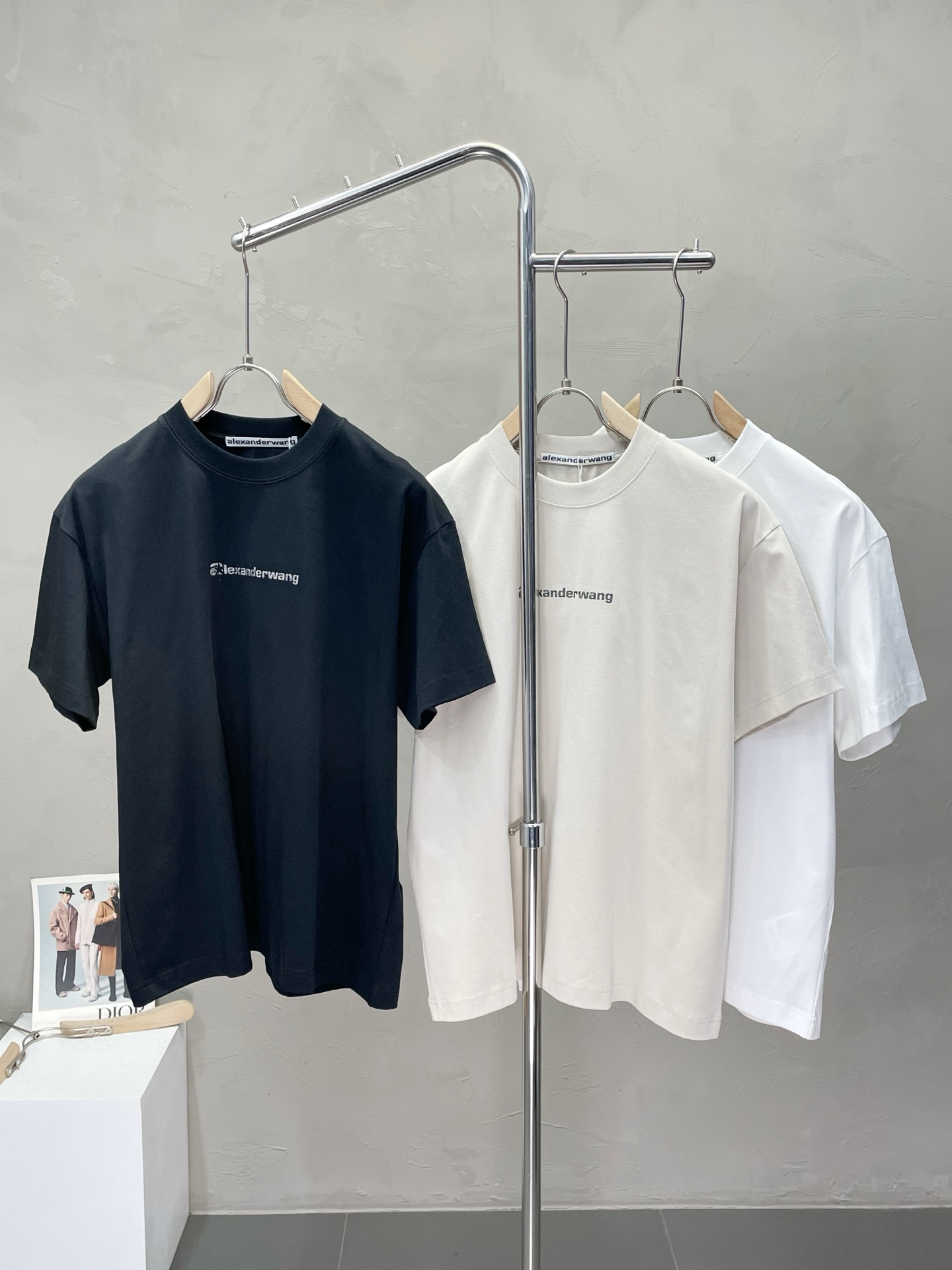 NO:426245,.Alexanderwang Alexanderwang exclusively supplies new original single men's casual short sleeves, high-end customization, high-end version, fashionable and versatile imported fabric, super soft and delicate, skin-friendly and comfortable to wear, high-end boutique, OEM factory fine-made top body very good, men's essential items, complete three standards, S-XL, alexander wang, T-shirt, alexander wang19860909.Alexanderwang亚历山大王独家专供新款原单男士休闲短袖 高端定制 高版本 时尚百搭爆款进口面料 手感超柔软细腻 穿着亲肤舒适 高端精品 代工厂精细做上身非常赞 男士必备单品 三标齐全 码数S-XL,,alexander wang,T-shirt,alexander wang,Men's clothing