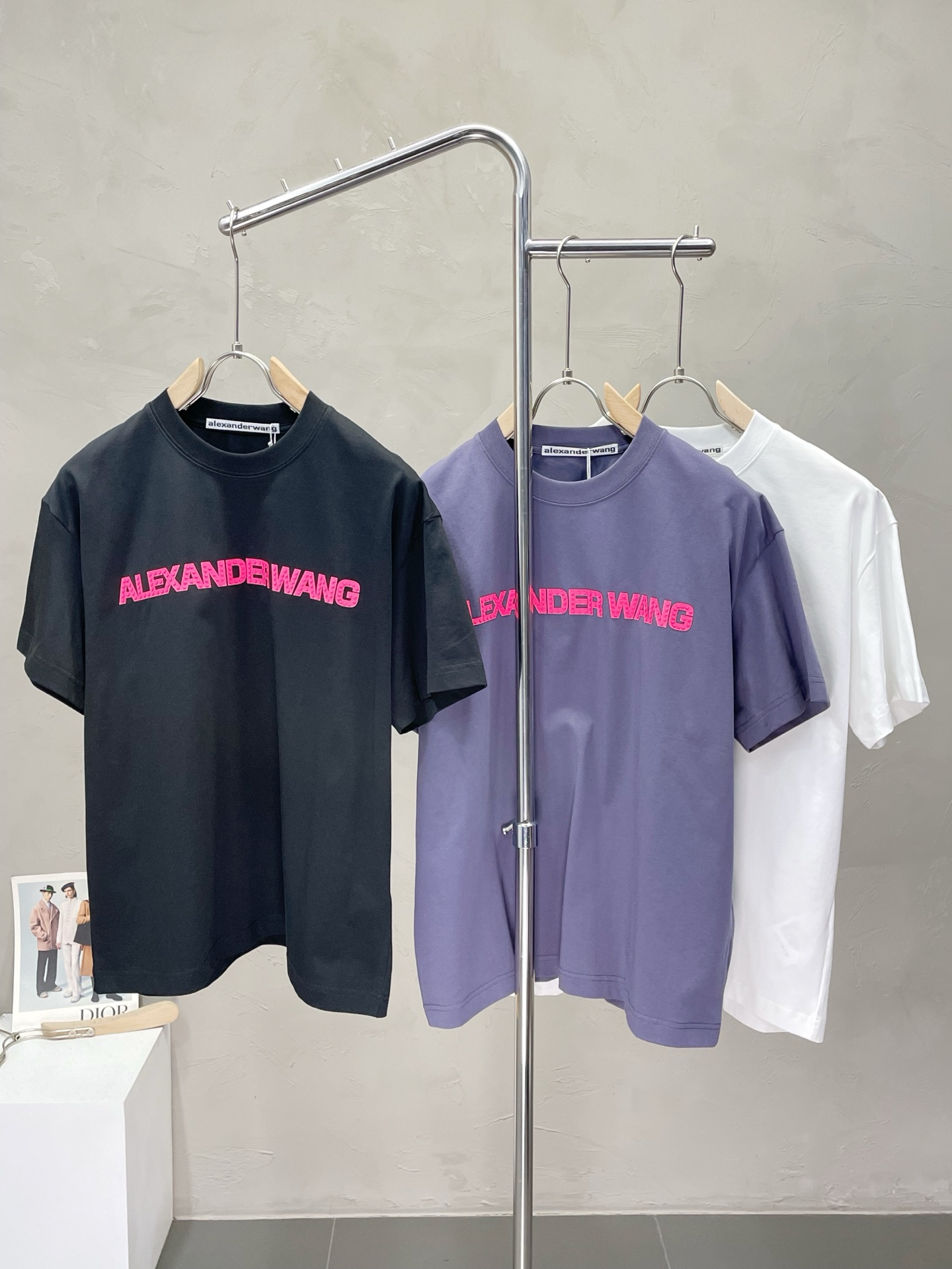 NO:422901,.Alexanderwang Alexanderwang exclusively supplies new original single men's casual short sleeves, high-end customization, high-end version, fashionable and versatile imported fabric, super soft and delicate, skin-friendly and comfortable to wear, high-end boutique, OEM factory fine-made top body very good, men's essential items, complete three standards, S-XL, alexander wang, T-shirt, alexander wang19860909.Alexanderwang亚历山大王独家专供新款原单男士休闲短袖 高端定制 高版本 时尚百搭爆款进口面料 手感超柔软细腻 穿着亲肤舒适 高端精品 代工厂精细做上身非常赞 男士必备单品 三标齐全 码数S-XL,,alexander wang,T-shirt,alexander wang,Men's clothing