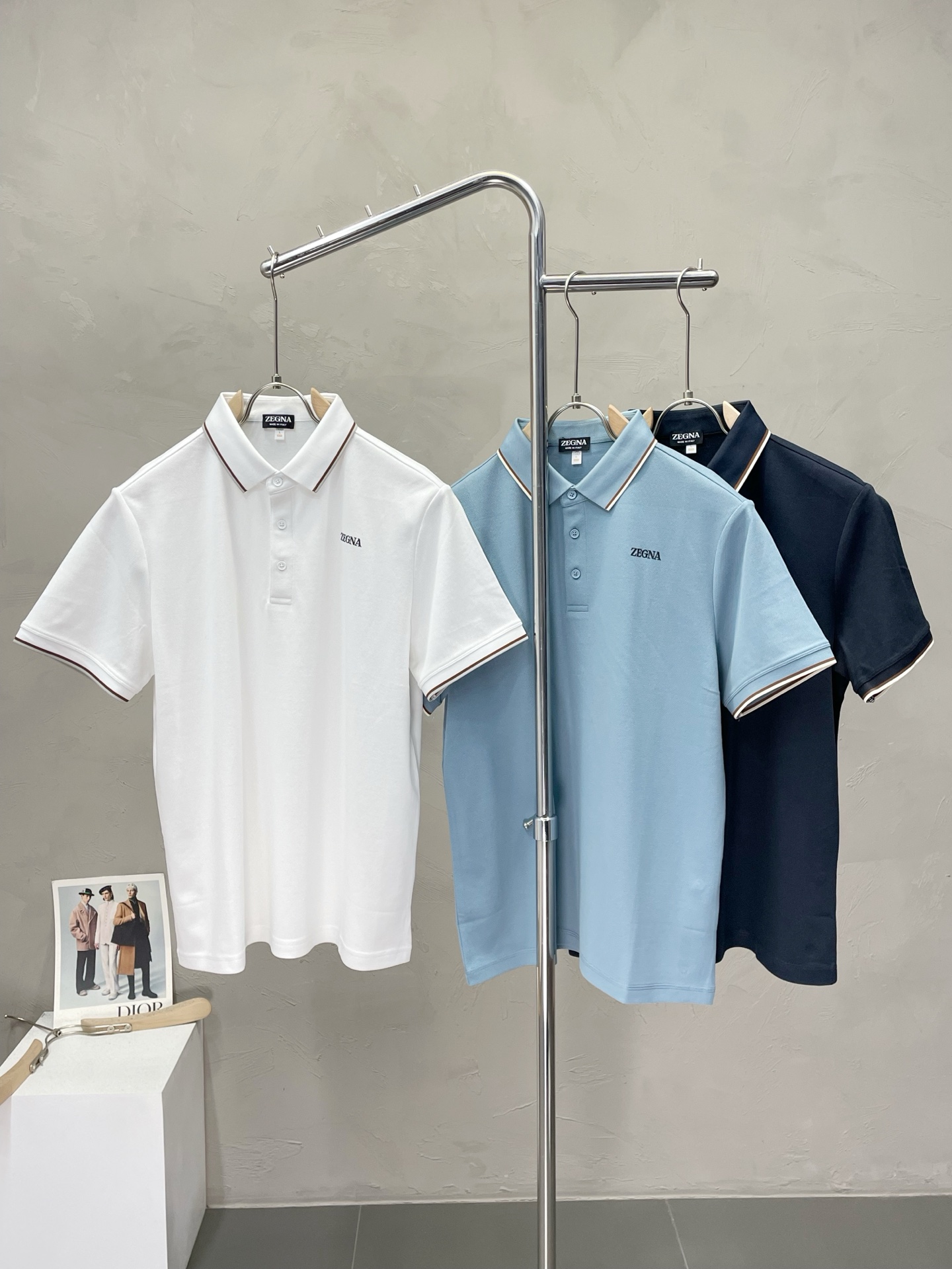 NO:428616,.ZEGNA exclusively offers new original single men's casual short sleeves, high-end customization, high-end version, fashionable and versatile imported fabric, super soft and delicate, skin-friendly and comfortable to wear, high-end boutique, OEM, fine production, very good for the upper body, men's essential items, three standards, code M-3XL,,zegna, T-shirt, alexander wang19860909.ZEGNA杰尼亚独家专供新款原单男士休闲短袖 高端定制 高端版本 时尚百搭爆款进口面料 手感超柔软细腻 穿着亲肤舒适 高端精品 代工厂精细做上身非常赞 男士必备单品 三标齐全 码数M-3XL,,zegna,T-shirt,alexander wang,Men's clothing