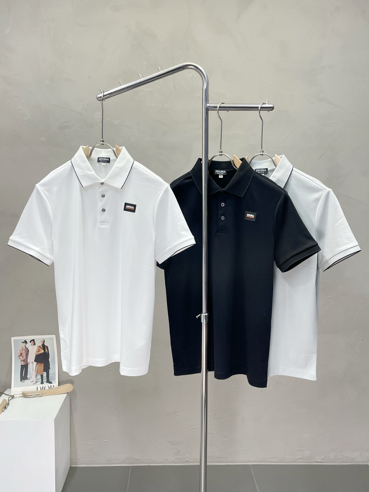 NO:426230,.ZEGNA exclusively offers new original single men's casual short sleeves, high-end customization, high-end version, fashionable and versatile imported fabric, super soft and delicate, skin-friendly and comfortable to wear, high-end boutique, OEM, fine production, very good for the upper body, men's essential items, three standards, code M-3XL,,zegna, T-shirt, alexander wang19860909.ZEGNA杰尼亚独家专供新款原单男士休闲短袖 高端定制 高端版本 时尚百搭爆款进口面料 手感超柔软细腻 穿着亲肤舒适 高端精品 代工厂精细做上身非常赞 男士必备单品 三标齐全 码数M-3XL,,zegna,T-shirt,alexander wang,Men's clothing