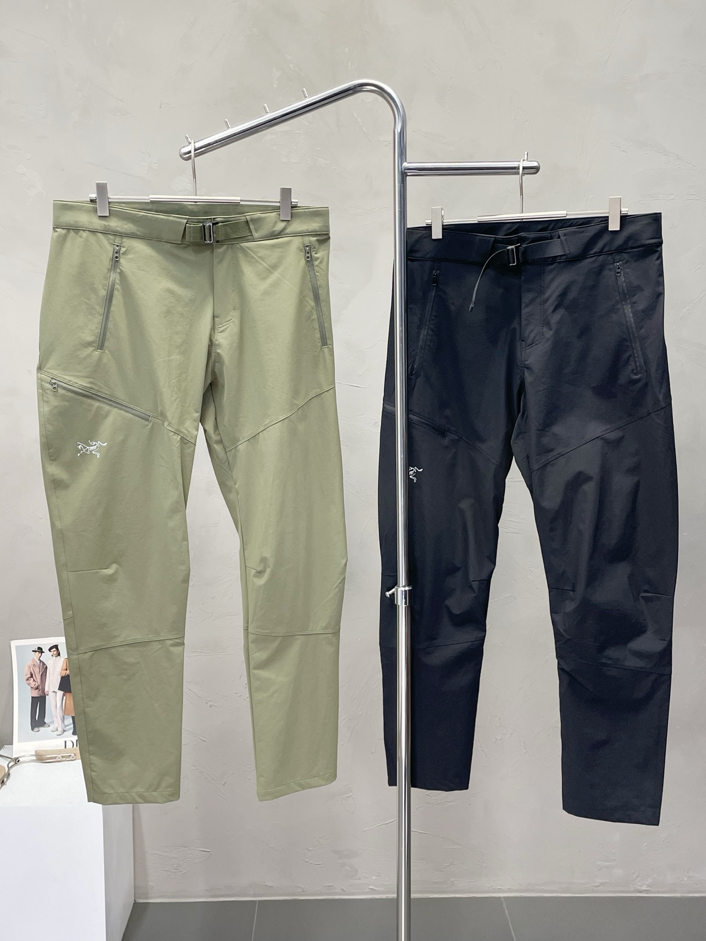 NO:426211,.Arc’teryx Archaeopteryx exclusively offers new spring and summer casual pants, high-end version!  Customized fabrics for counters are breathable and comfortable, with impeccable details, and the brand element design concept reflects high quality. The feel is delicate and soft!  It is casually cut, with a great upper body style!  Code number M-3XL, arc'teryx,alexander wang19860909.Arc’teryx始祖鸟独家专供新款春夏休闲裤 高端版本！专柜定制面料 透气舒适度高,细节无可挑剔,品牌元素设计理念,体现高品质.手感细腻柔软！呈现休闲裁剪,上身版型超赞！码数M-3XL,arc'teryx,alexander wang,Men's clothing