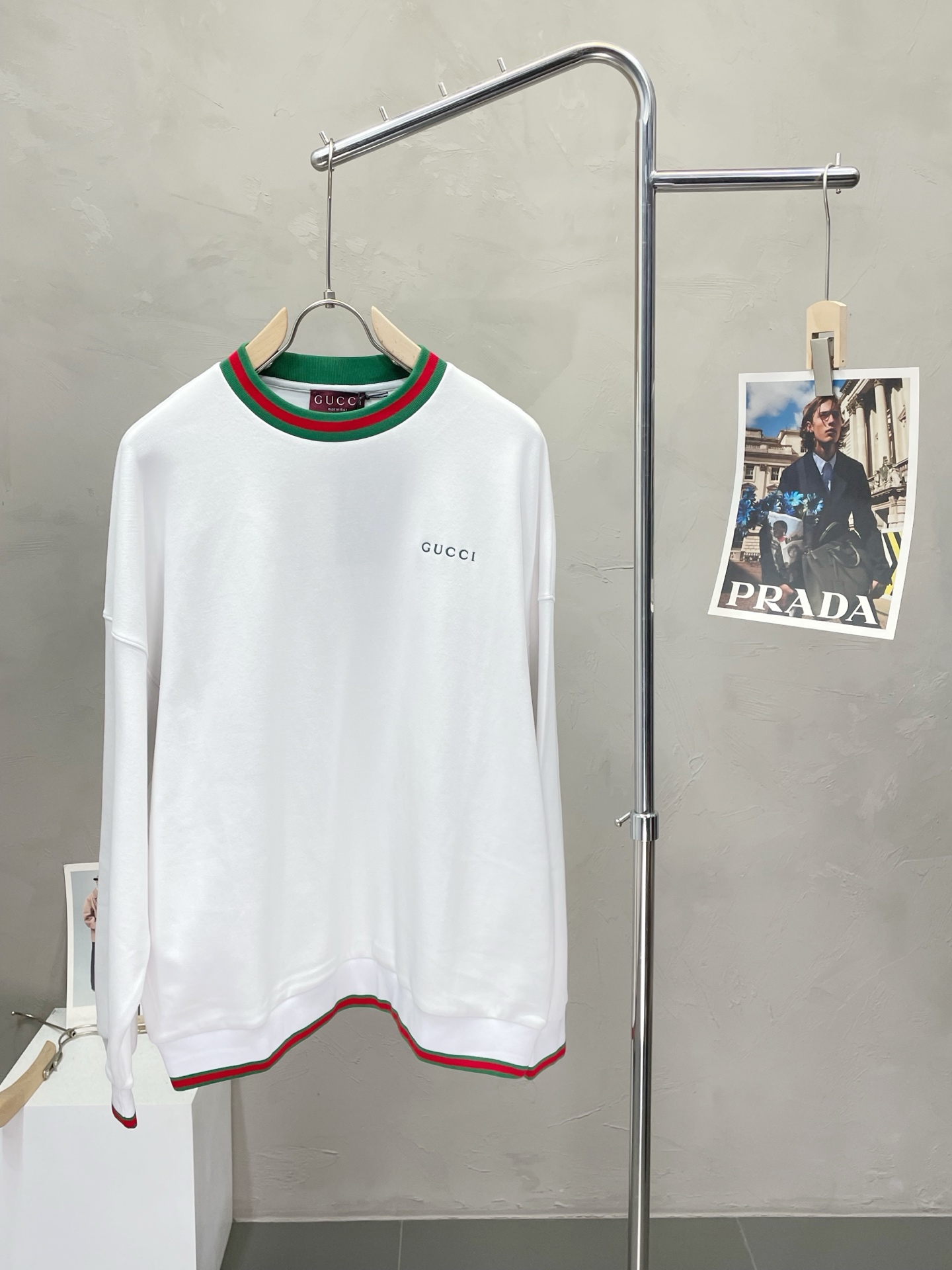 NO:448018,.Gucci exclusively provides the latest spring and autumn fashion pullover sweatshirts. Classic design and design with great appearance. The quality is even more unscrupulous. You can buy it directly. You can't get it wrong! Through detailed pictures, you can feel its powerful aura. The imported fabric has a significant effect in keeping warm, so you don’t have to worry about a little chill! It is both fashionable and functional, and the whole style looks more luxurious and elegant! Size S-XL, gucci, gucci, hoodie, sweatshirts, alexander wang19860909.Gucci古驰独家专供最新春秋时尚套头卫衣 经典设计与颜值爆棚的设计 品质更是无法挑剔品控可以直接入手,不容过错的高端臻品！通过细节图片便可感受到它强悍的气场,进口面料 聚温保暖效果显著,完全不用担心会有一点寒意！时尚与功能性兼备,整款显得更加的奢华大气！ 尺码S-XL,,gucci,gucci,hoodie,sweatshirts,alexander wang,Men's clothing