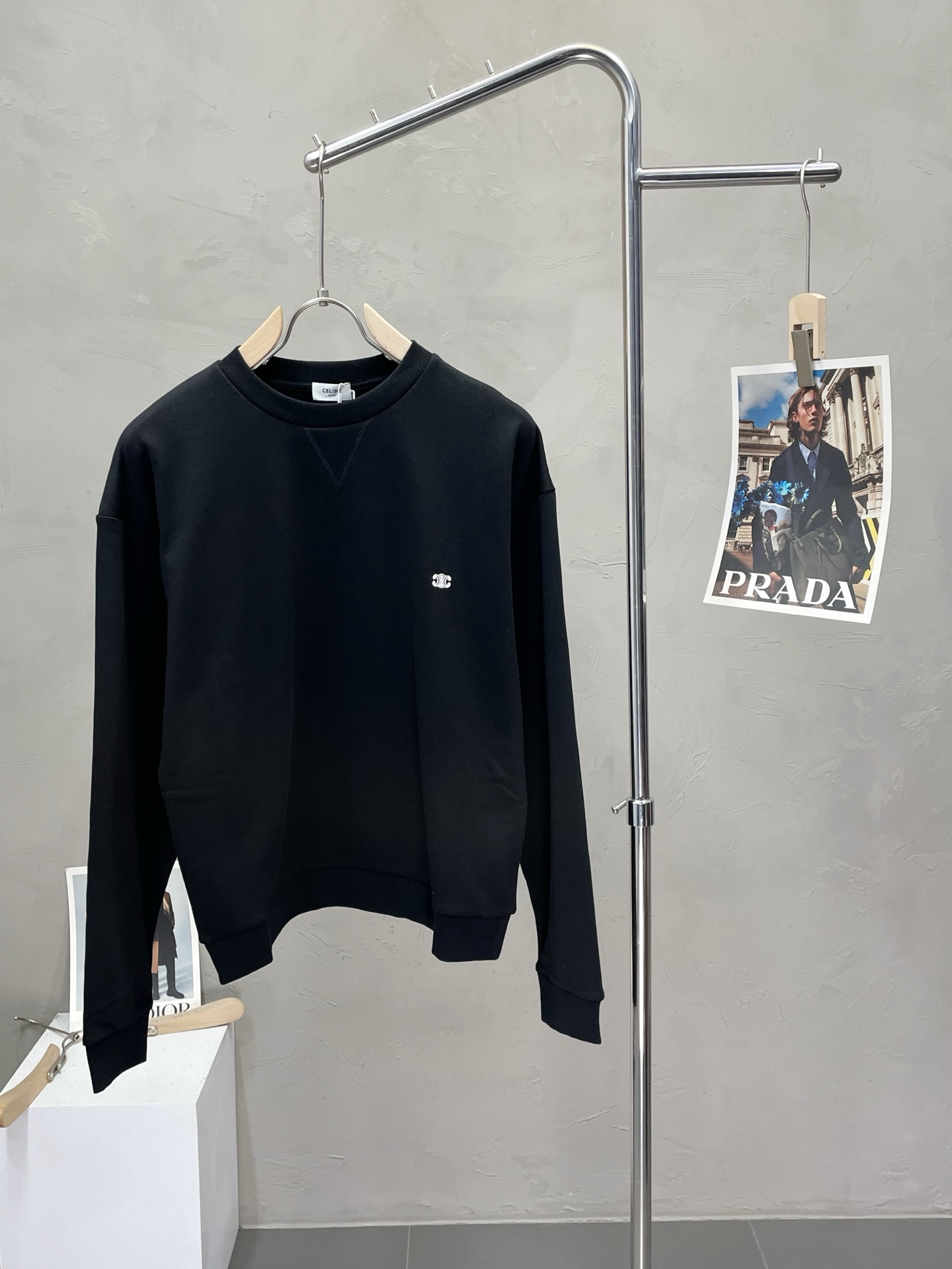 NO:448004,.CELINE exclusively provides the latest spring and autumn fashion pullover sweatshirts. Classic design and design with great appearance. The quality is even more high-end products that cannot be picked and controlled. You can buy them directly. You cannot be mistaken for high-end products! Through detailed pictures, you can feel its powerful aura. The imported fabric has a significant effect in keeping warm, so you don’t have to worry about a little chill! It is both fashionable and functional, and the whole style looks more luxurious and elegant! Size S-XL, celine, celine, hoodie, sweatshirts, alexander wang19860909.CELINE赛琳独家专供最新春秋时尚套头卫衣 经典设计与颜值爆棚的设计 品质更是无法挑剔品控可以直接入手,不容过错的高端臻品！通过细节图片便可感受到它强悍的气场,进口面料 聚温保暖效果显著,完全不用担心会有一点寒意！时尚与功能性兼备,整款显得更加的奢华大气！ 尺码S-XL,,celine,celine,hoodie,sweatshirts,alexander wang,Men's clothing