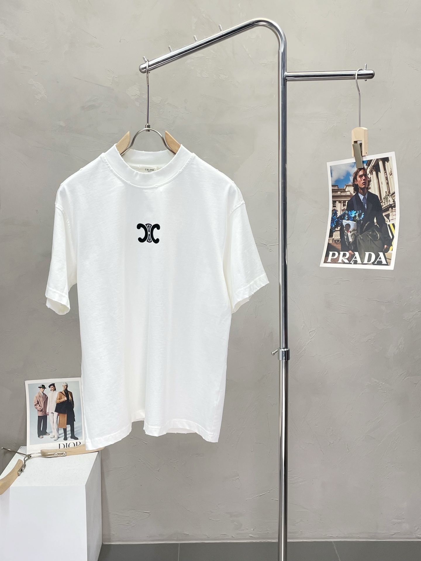 NO:428604,.CELINE exclusively offers new original single men's casual short sleeves, high-end customization, high-end version, fashionable and versatile imported fabric, super soft and delicate, skin-friendly and comfortable to wear, high-end boutique, OEM, fine-made top body, very good, men's essential items, complete three standards, S-3XL,,celine,celine,T-shirt,alexander wang19860909.CELINE赛琳独家专供新款原单男士休闲短袖 高端定制 高端版本 时尚百搭爆款进口面料 手感超柔软细腻 穿着亲肤舒适 高端精品 代工厂精细做上身非常赞 男士必备单品 三标齐全 码数S-3XL,,celine,celine,T-shirt,alexander wang,Men's clothing