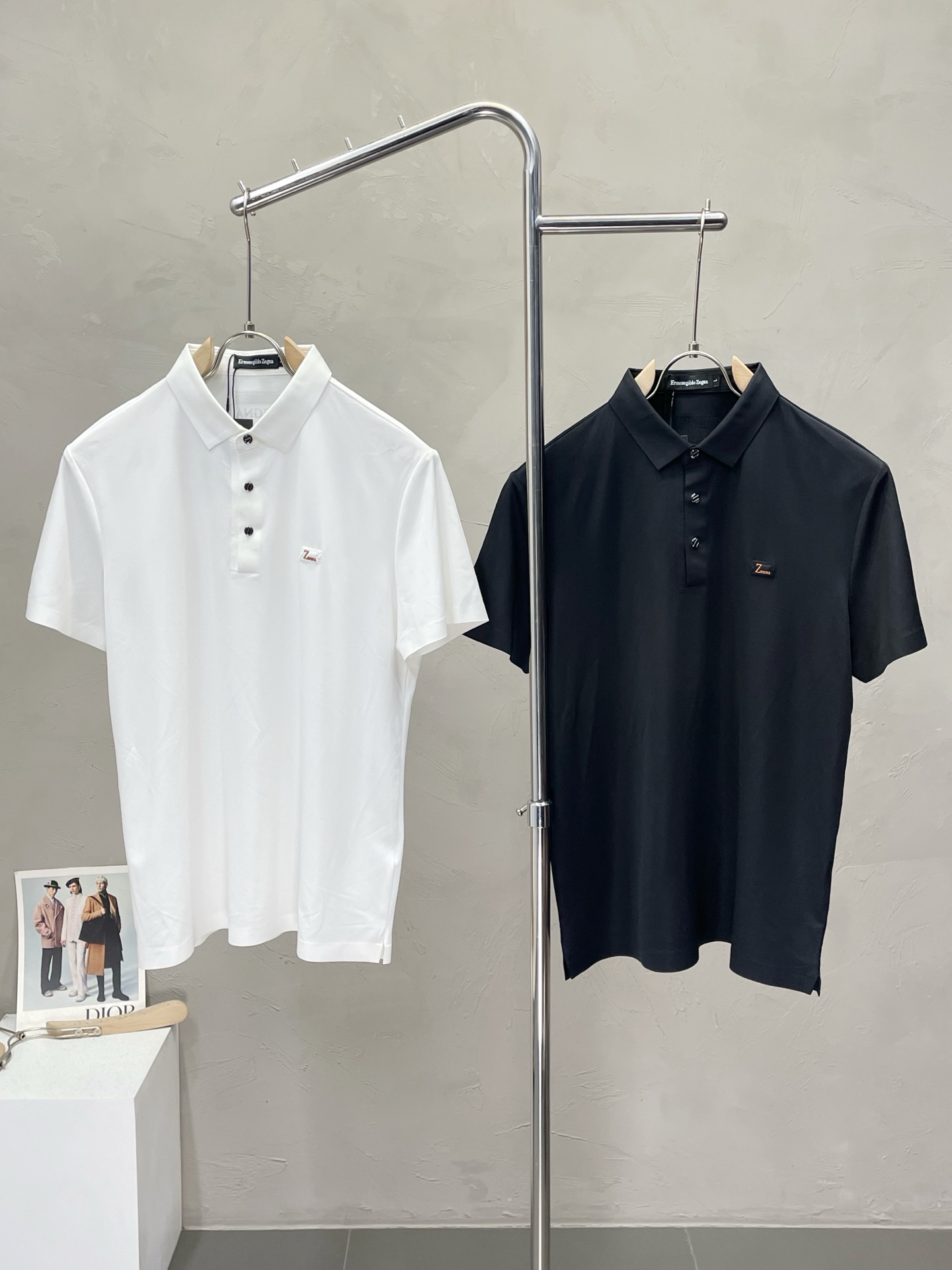 NO:428612,.ZEGNA exclusively offers new original single men's casual short sleeves, high-end customization, high-end version, fashionable and versatile imported fabric, super soft and delicate, skin-friendly and comfortable to wear, high-end boutique, OEM, fine production, very good for the top body, men's essential items, three standards, 48-58,,zegna, T-shirt, alexander wang19860909.ZEGNA杰尼亚独家专供新款原单男士休闲短袖 高端定制 高端版本 时尚百搭爆款进口面料 手感超柔软细腻 穿着亲肤舒适 高端精品 代工厂精细做上身非常赞 男士必备单品 三标齐全 码数48-58,,zegna,T-shirt,alexander wang,Men's clothing