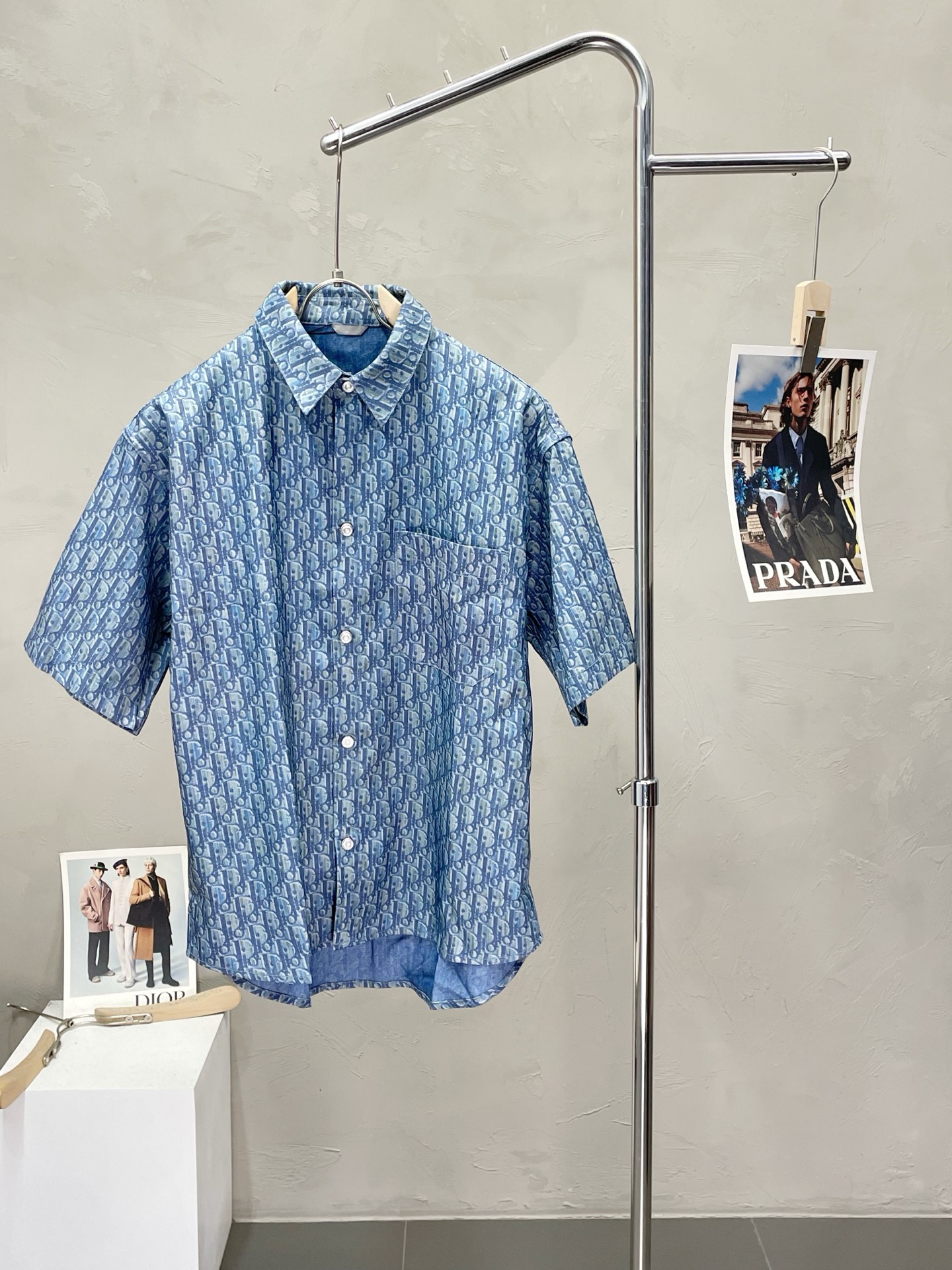 NO:447978,.Dior exclusively offers new original single men's casual short-sleeved cardigan, high-end customization, high-end version, fashionable and versatile imported fabric, super soft and delicate, skin-friendly and comfortable to wear, high-end boutique, OEM, fine-made, very good for the upper body, men's essential items, three standards, 38.39.40.41,,dior,dior,T-shirt,alexander wang19860909.Dior迪奥独家专供新款原单男士休闲短袖开衫 高端定制 高端版本 时尚百搭爆款进口面料 手感超柔软细腻 穿着亲肤舒适 高端精品 代工厂精细做上身非常赞 男士必备单品 三标齐全 码数38.39.40.41,,dior,dior,T-shirt,alexander wang,Men's clothing