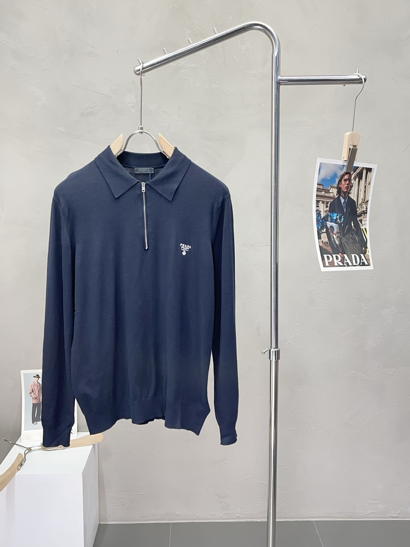 NO:447997,.Prada exclusively offers new original single men's casual spring and autumn long sleeves, high-end customization, high-end version, fashionable and versatile imported fabric, super soft and delicate, skin-friendly and comfortable to wear, high-end boutique, OEM, fine-made top body, very good, men's essential items, three standards, code M-XXL,,prada,prada,alexander wang19860909.Prada普拉达独家专供新款原单男士休闲春秋长袖 高端定制 高端版本 时尚百搭爆款进口面料 手感超柔软细腻 穿着亲肤舒适 高端精品 代工厂精细做上身非常赞 男士必备单品 三标齐全 码数M-XXL,,prada,prada,alexander wang,Men's clothing