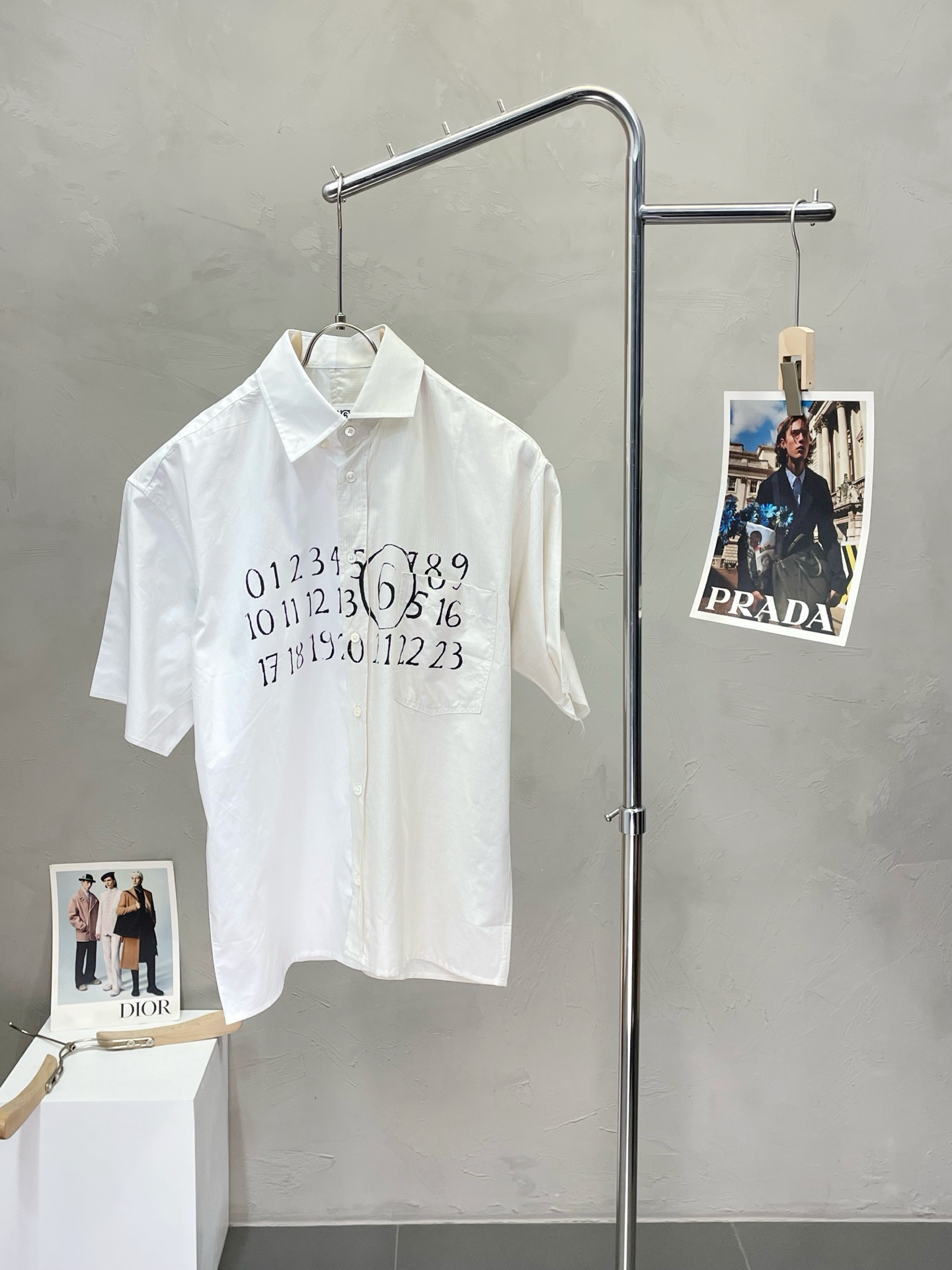 NO:447984,.Masion Margiela Mason Magiela MM6 exclusively offers new original single men's casual short-sleeved cardigan, high-end customization, high-end version, fashionable and versatile imported fabric, super soft and delicate, skin-friendly and comfortable to wear, high-end boutique, OEM, fine-made top body, very good, men's essential items, three standards, 42.44.46.48,,masion margiela,masion margiela,T-shirt,alexander wang19860909.Masion Margiela梅森马吉拉MM6独家专供新款原单男士休闲短袖开衫 高端定制 高端版本 时尚百搭爆款进口面料 手感超柔软细腻 穿着亲肤舒适 高端精品 代工厂精细做上身非常赞 男士必备单品 三标齐全 码数42.44.46.48,,masion margiela,masion margiela,T-shirt,alexander wang,Men's clothing