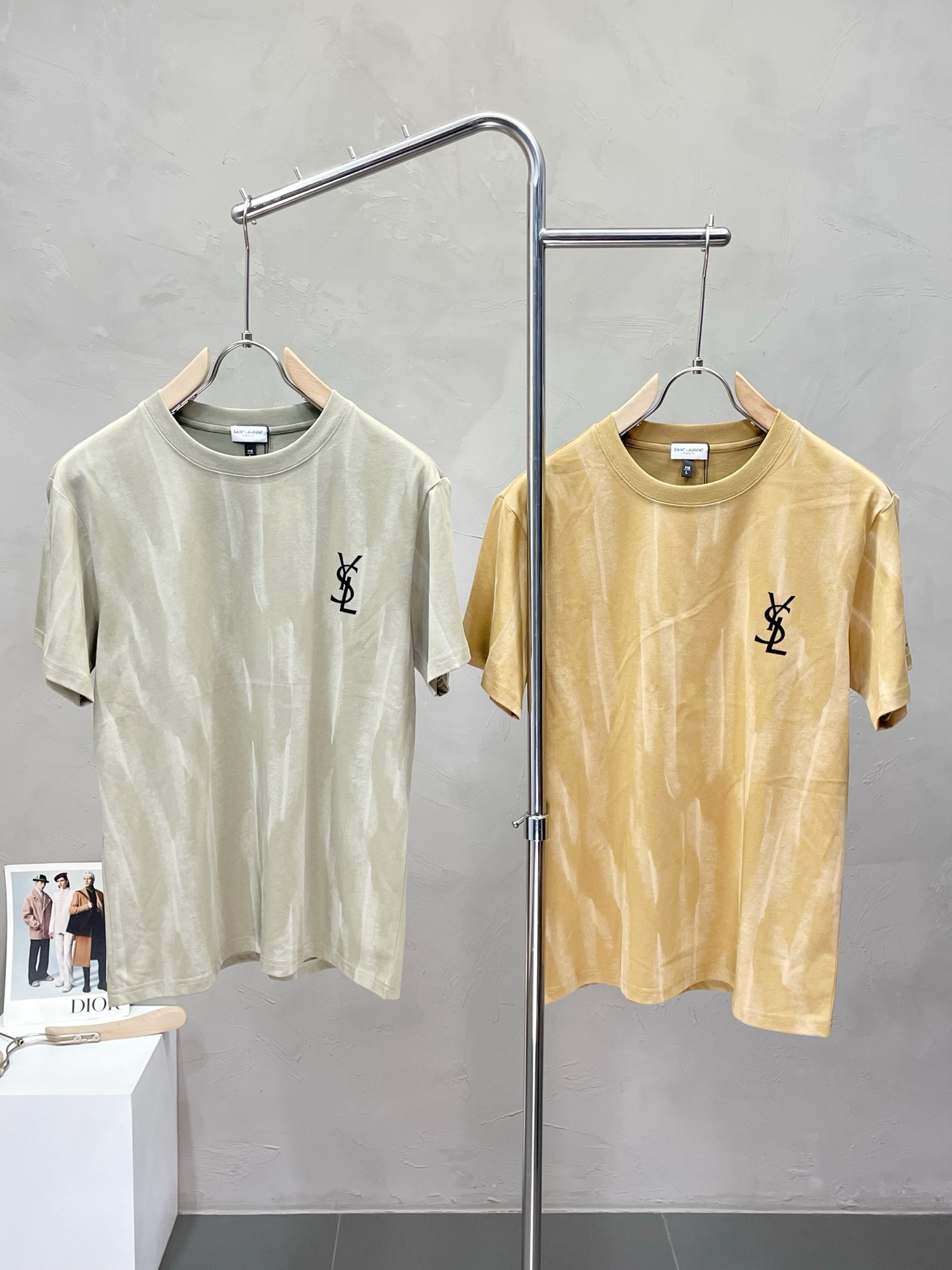 NO:447884,.SAINT LAUERENT Saint Laurent YSL exclusively offers new spring and summer original single men's casual short sleeves, high-end customization, high-end version, fashionable and versatile imported fabric, super soft and delicate, skin-friendly and comfortable to wear, high-end boutique, OEM factory fine-made top body, very good men's essential items, three standards, complete code M-4XL,,saint laurent,saint laurent,saint laurent,saint laurent,T-shirt,alexander wang19860909.SAINT LAUERENT圣罗兰YSL独家专供新款春夏原单男士休闲短袖 高端定制 高端版本 时尚百搭爆款进口面料 手感超柔软细腻 穿着亲肤舒适 高端精品 代工厂精细做上身非常赞 男士必备单品 三标齐全 码数M-4XL,,saint laurent,saint laurent,saint laurent,T-shirt,alexander wang,Men's clothing