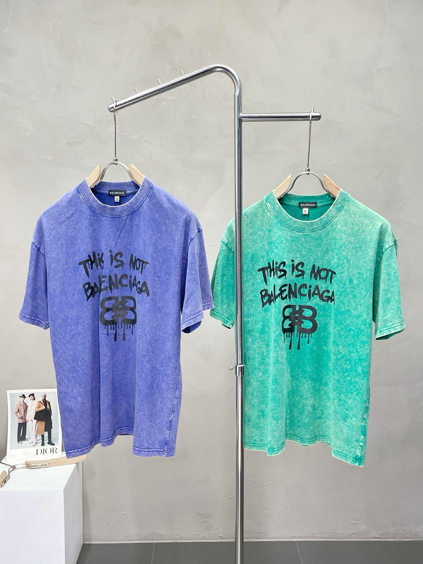 NO:447928,.Balenciaga exclusively offers new spring and summer original single men's casual short sleeves, high-end customization, high-end version, fashionable and versatile imported fabric, super soft and delicate, skin-friendly and comfortable to wear, high-end boutique, OEM, fine-made top body, very good, men's essential items, three standards, S-2XL,,balenciaga,balenciaga,T-shirt,alexander wang19860909.Balenciaga巴黎世家独家专供新款春夏原单男士休闲短袖 高端定制 高端版本 时尚百搭爆款进口面料 手感超柔软细腻 穿着亲肤舒适 高端精品 代工厂精细做上身非常赞 男士必备单品 三标齐全 码数S-2XL,,balenciaga,balenciaga,T-shirt,alexander wang,Men's clothing