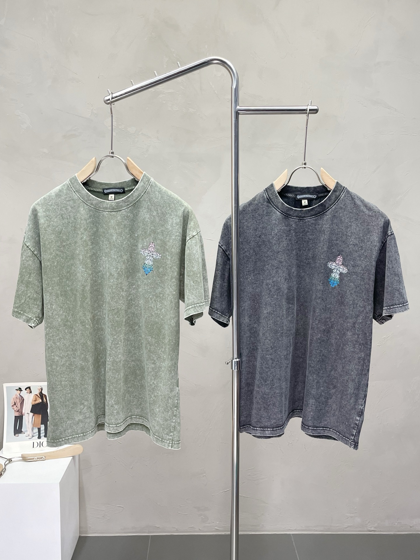 NO:439211,.Chrome Hearts exclusively offers new spring and summer original single men's casual short sleeves, high-end customization, high-end version, fashionable and versatile imported fabric, super soft and delicate, skin-friendly and comfortable to wear, high-end boutique, OEM factory fine-made top body, very good men's essential items, three standards, S-2XL, chrome hearts, chrome hearts, T-shirt, alexander wang19860909.Chrome Hearts克罗心独家专供新款春夏原单男士休闲短袖 高端定制 高端版本 时尚百搭爆款进口面料 手感超柔软细腻 穿着亲肤舒适 高端精品 代工厂精细做上身非常赞 男士必备单品 三标齐全 码数S-2XL,,chrome hearts,chrome hearts,T-shirt,alexander wang,Men's clothing